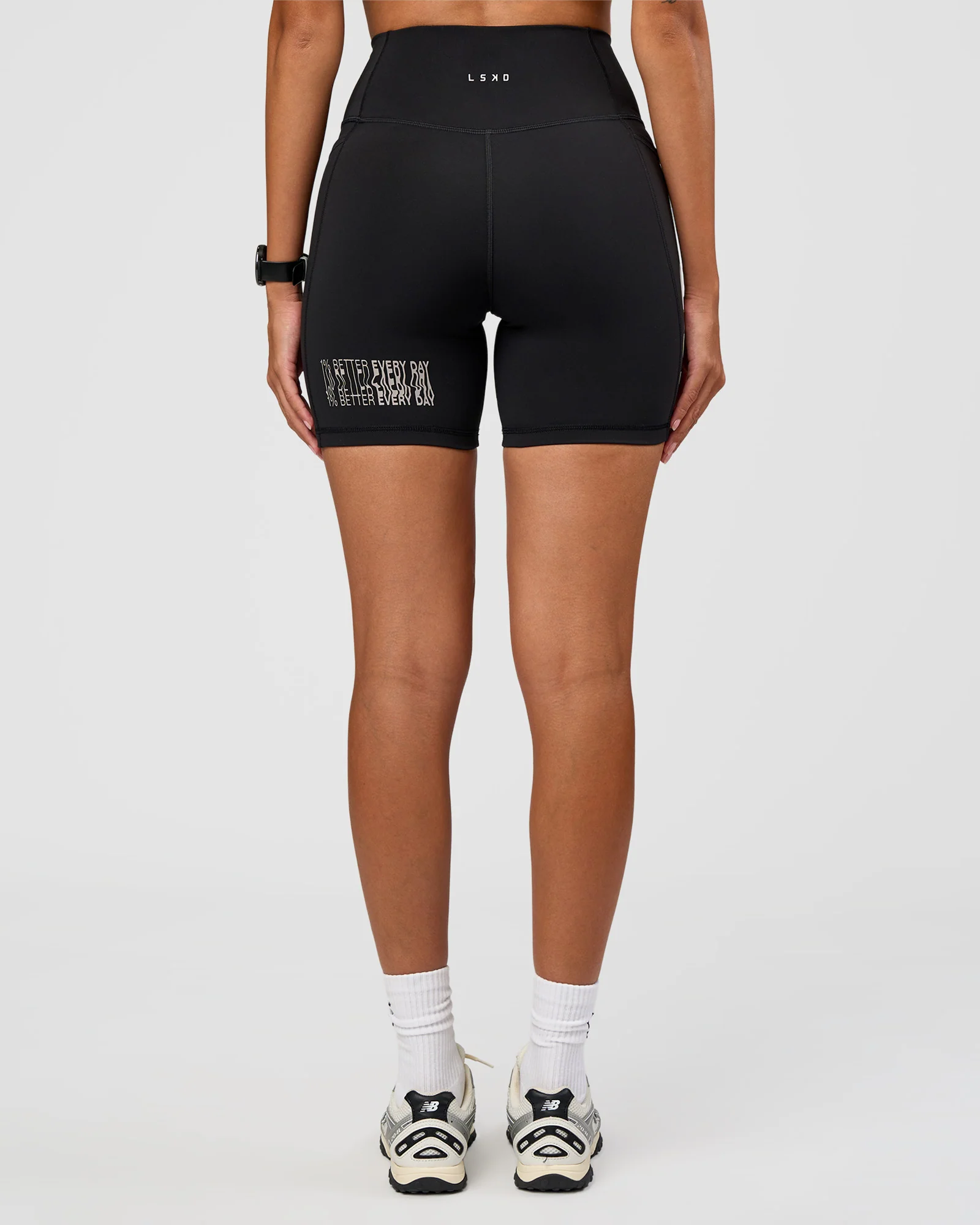 11185-fusion-hype-graphic-ultra-high-rise-6-short-pockets-black-alloy-10.webp Fusion Hype Graphic Ultra High-Rise 6" Short Pockets - Black-Alloy