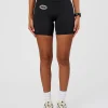 11185-fusion-hype-graphic-ultra-high-rise-6-short-pockets-black-alloy-6.webp Fusion Hype Graphic Ultra High-Rise 6" Short Pockets - Black-Alloy