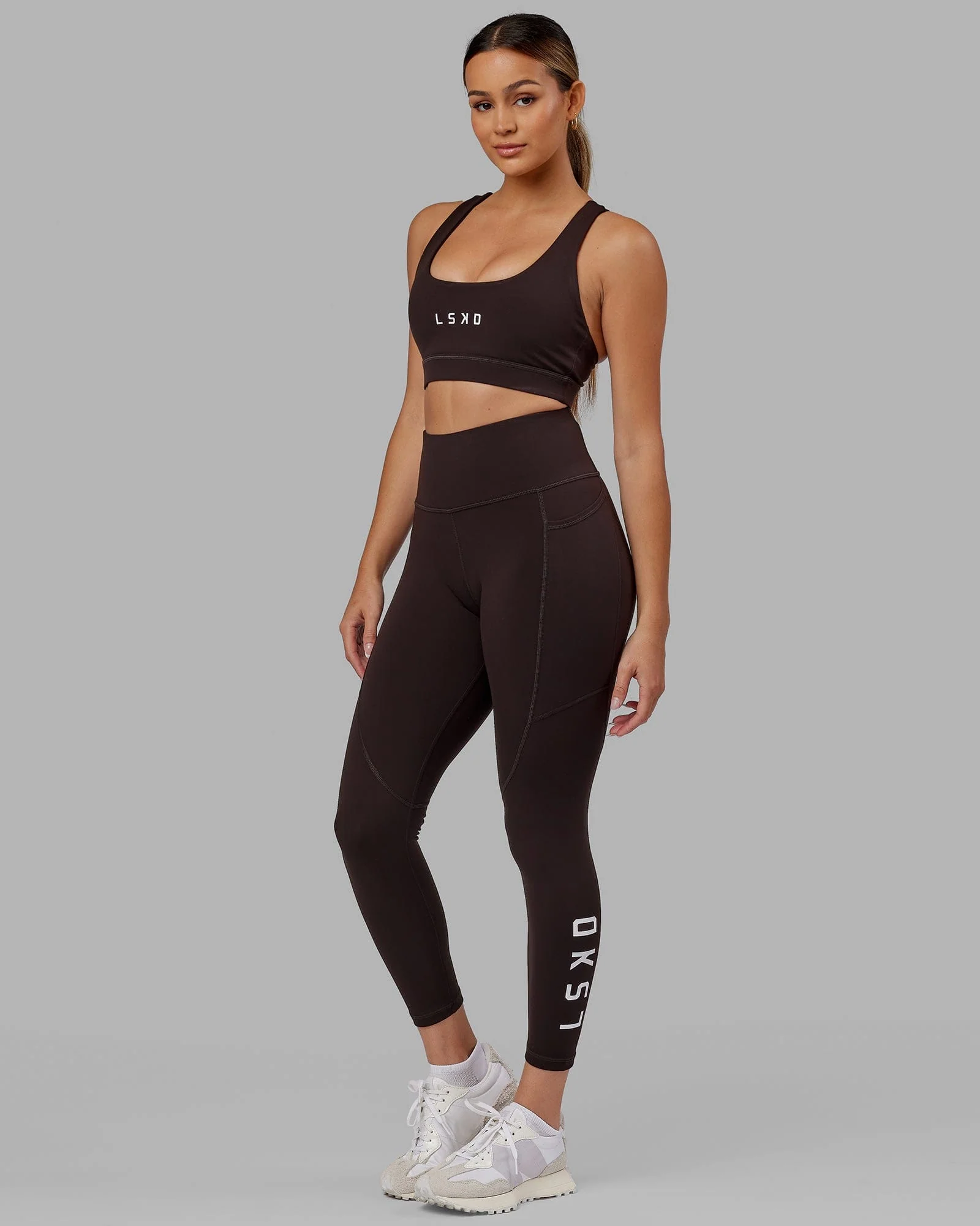 11239-rep-ultra-high-rise-7-8-legging-pockets-dark-walnut-1.webp Rep Ultra High-Rise 7/8 Legging Pockets - Dark Walnut