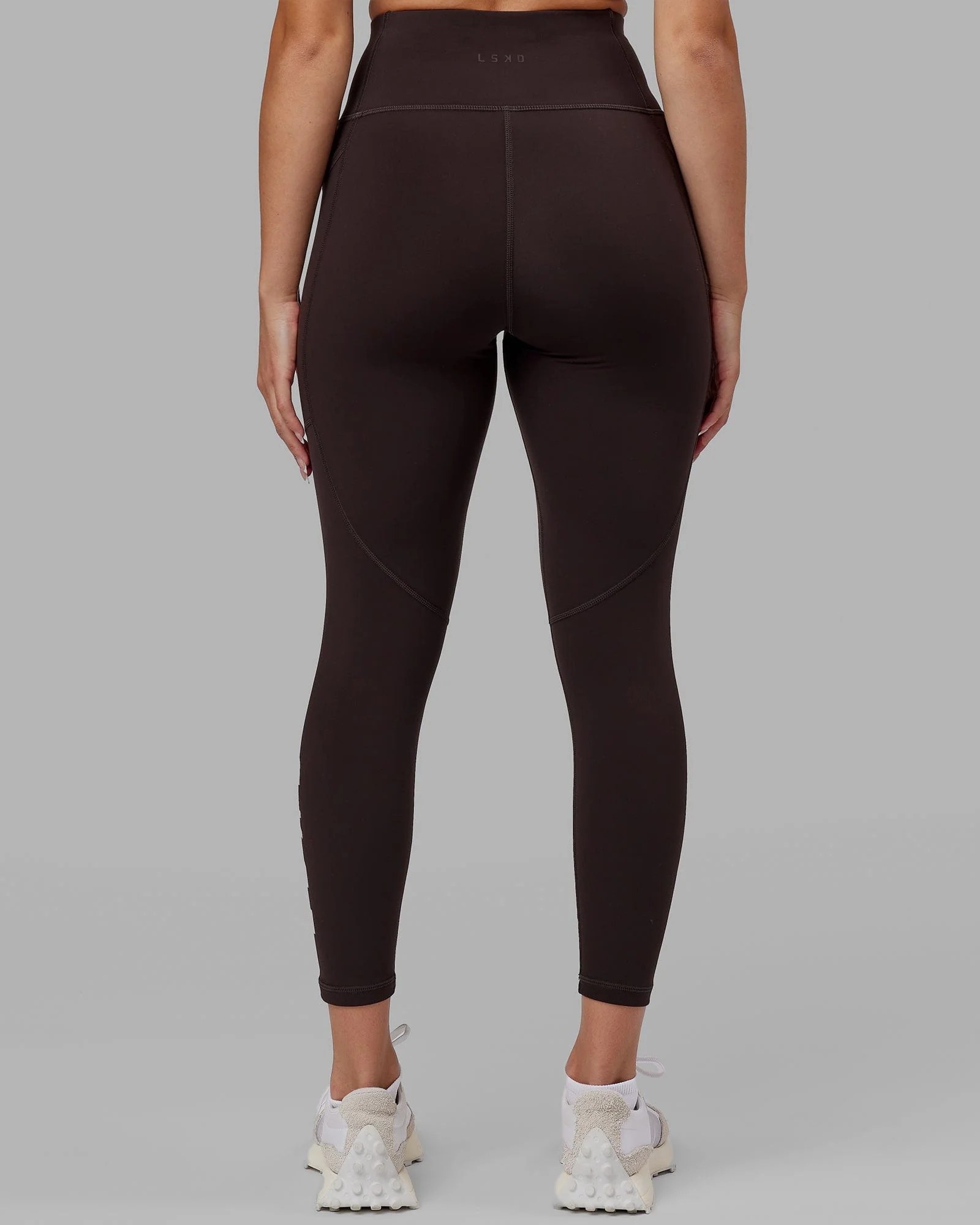 11239-rep-ultra-high-rise-7-8-legging-pockets-dark-walnut-4.webp Rep Ultra High-Rise 7/8 Legging Pockets - Dark Walnut