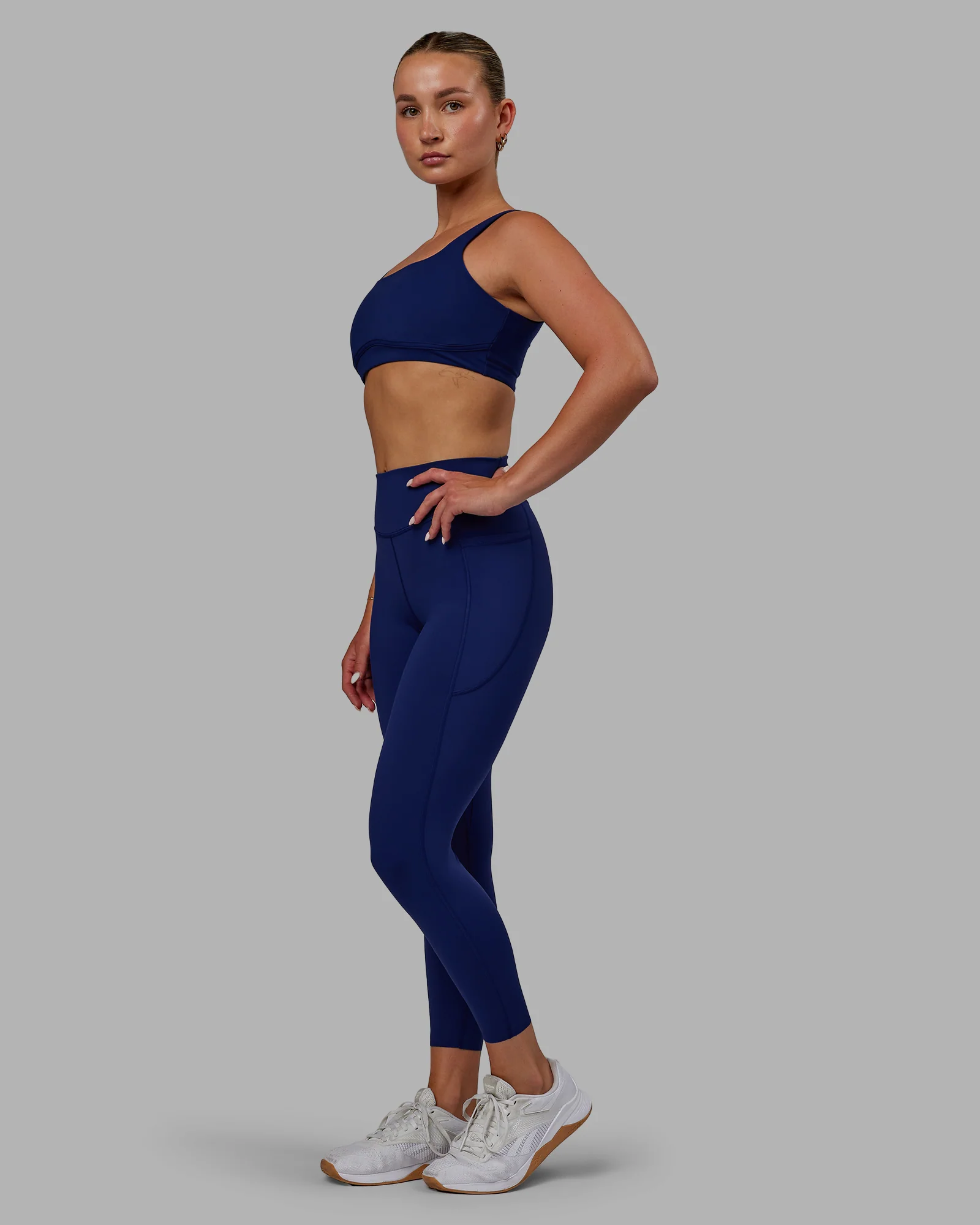 11302-elite-high-rise-7-8-legging-pockets-midnight-blue-7.webp Elite High-Rise 7/8 Legging Pockets - Midnight Blue