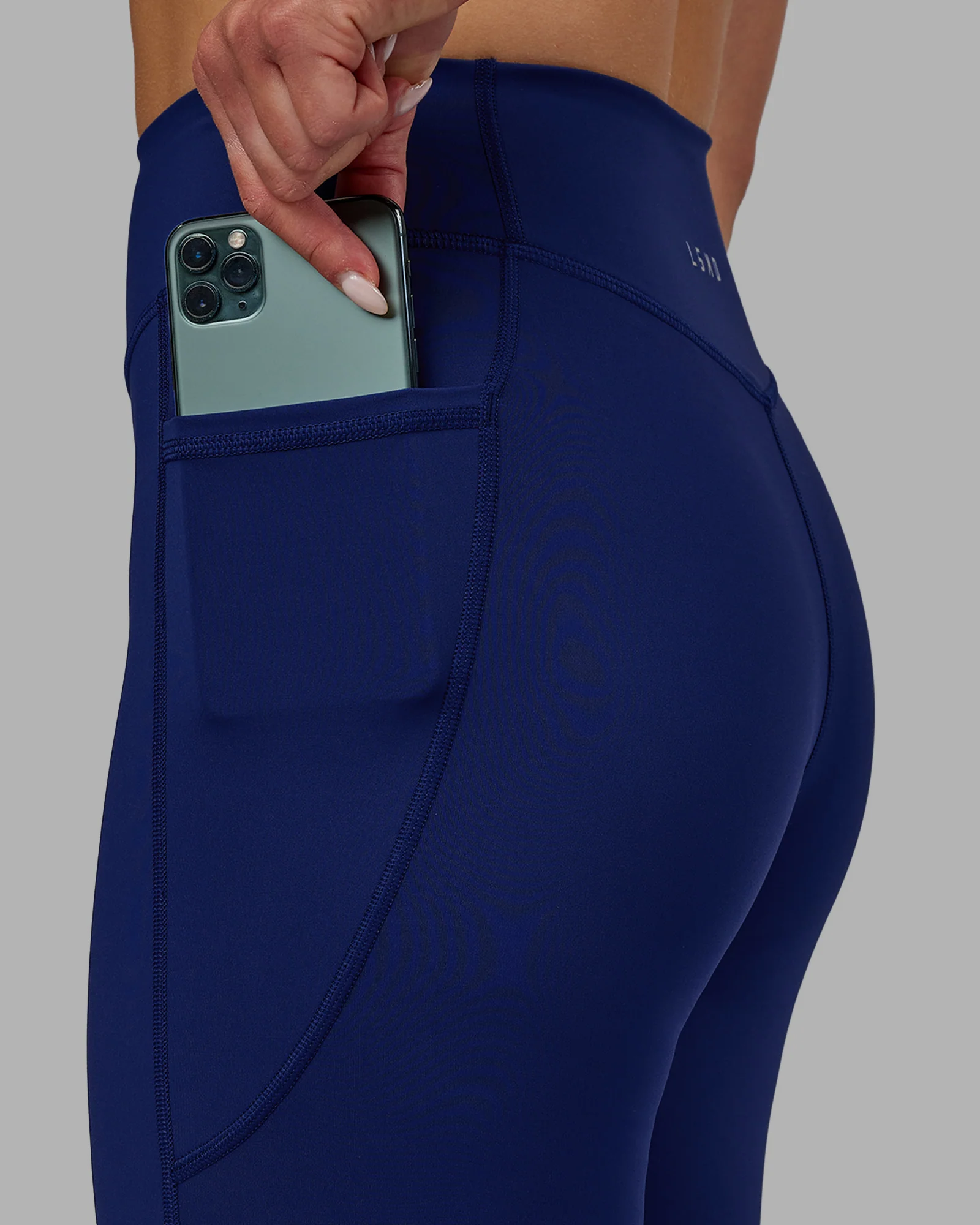 11302-elite-high-rise-7-8-legging-pockets-midnight-blue-8.webp Elite High-Rise 7/8 Legging Pockets - Midnight Blue