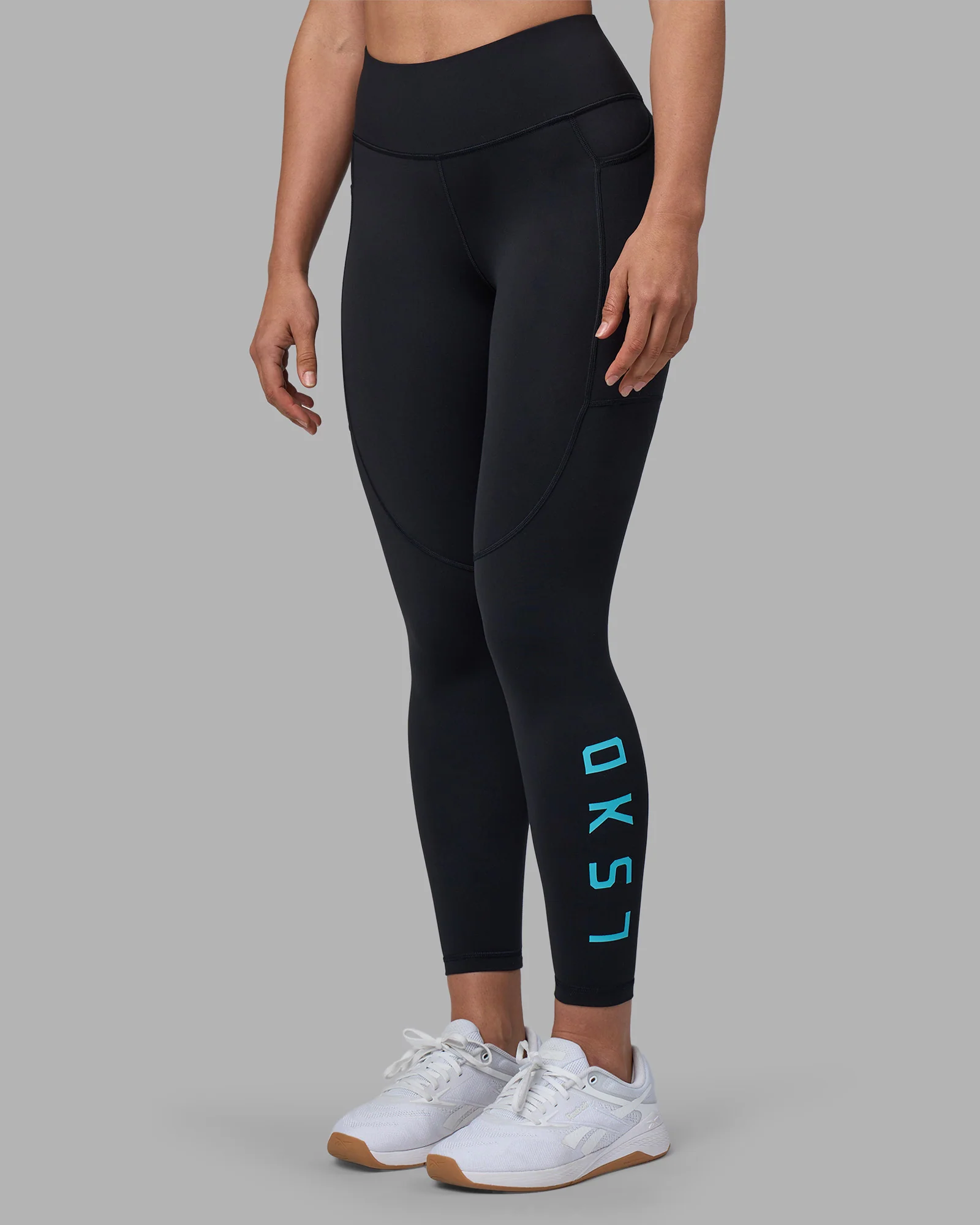 11329-rep-ultra-high-rise-7-8-legging-pockets-black-blue-atoll-2.webp Rep Ultra High-Rise 7/8 Legging Pockets - Black-Blue Atoll
