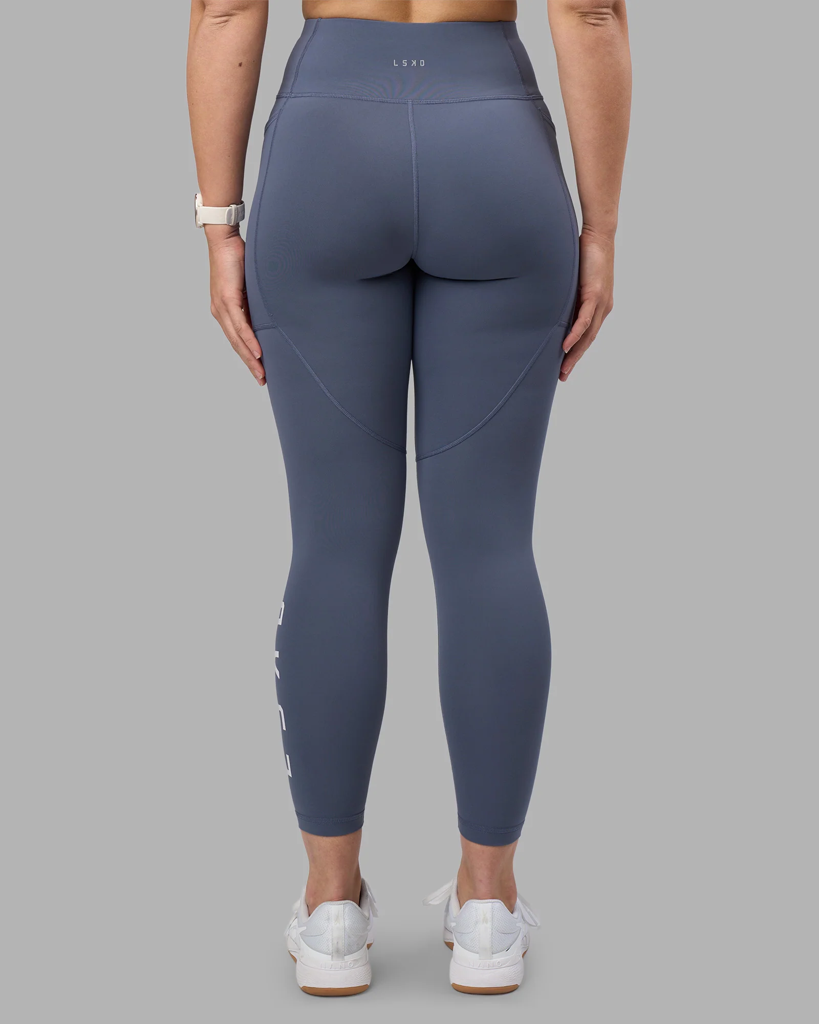 11455-rep-ultra-high-rise-7-8-legging-pockets-night-shadow-white-4.webp Rep Ultra High-Rise 7/8 Legging Pockets - Night Shadow-White