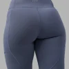 11455-rep-ultra-high-rise-7-8-legging-pockets-night-shadow-white-7.webp Rep Ultra High-Rise 7/8 Legging Pockets - Night Shadow-White