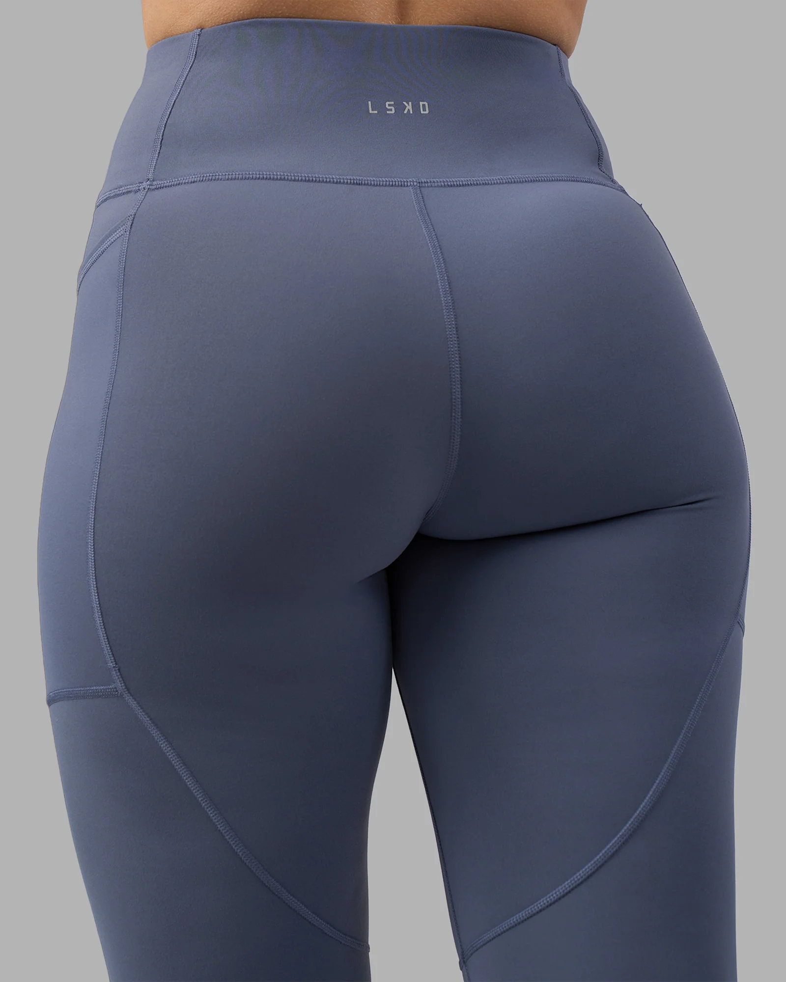 11455-rep-ultra-high-rise-7-8-legging-pockets-night-shadow-white-7.webp Rep Ultra High-Rise 7/8 Legging Pockets - Night Shadow-White