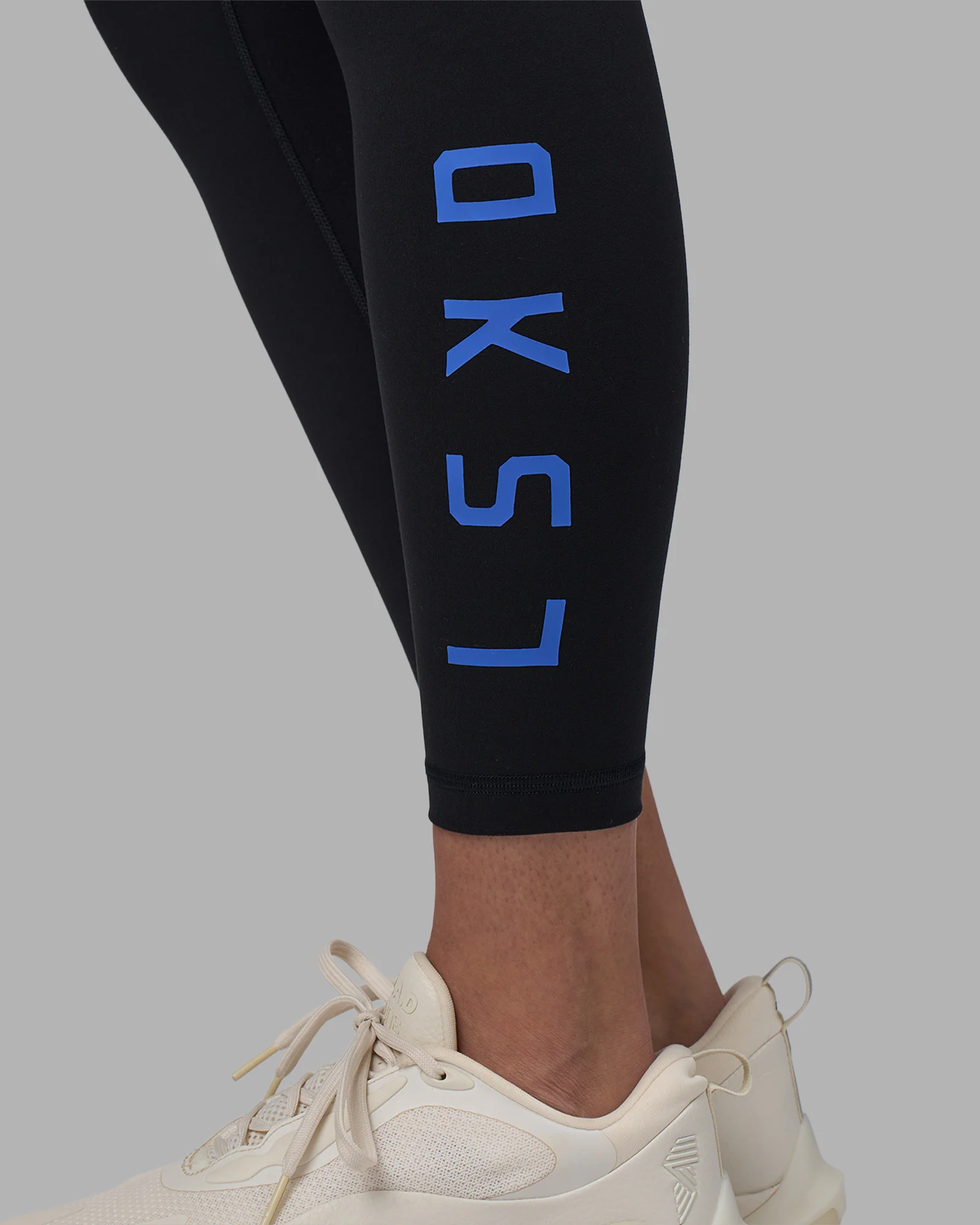 11464-rep-ultra-high-rise-7-8-legging-pockets-black-power-cobalt-6.webp Rep Ultra High-Rise 7/8 Legging Pockets - Black-Power Cobalt