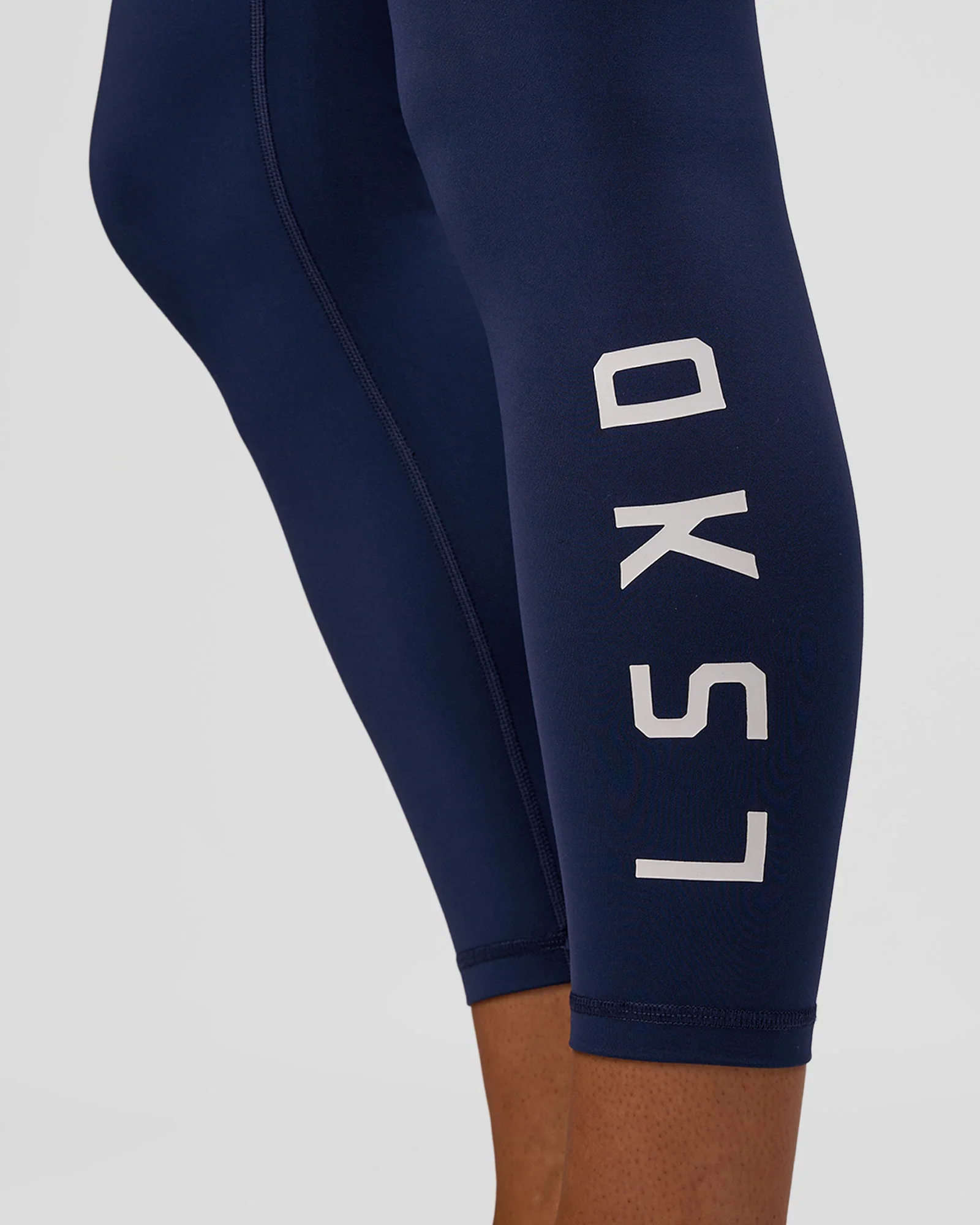 11473-rep-ultra-high-rise-7-8-legging-pockets-future-navy-white-3.webp Rep Ultra High-Rise 7/8 Legging Pockets - Future Navy-White