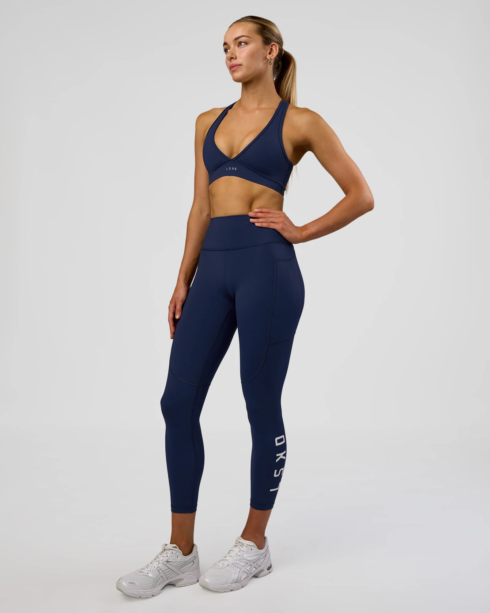 11473-rep-ultra-high-rise-7-8-legging-pockets-future-navy-white-5.webp Rep Ultra High-Rise 7/8 Legging Pockets - Future Navy-White