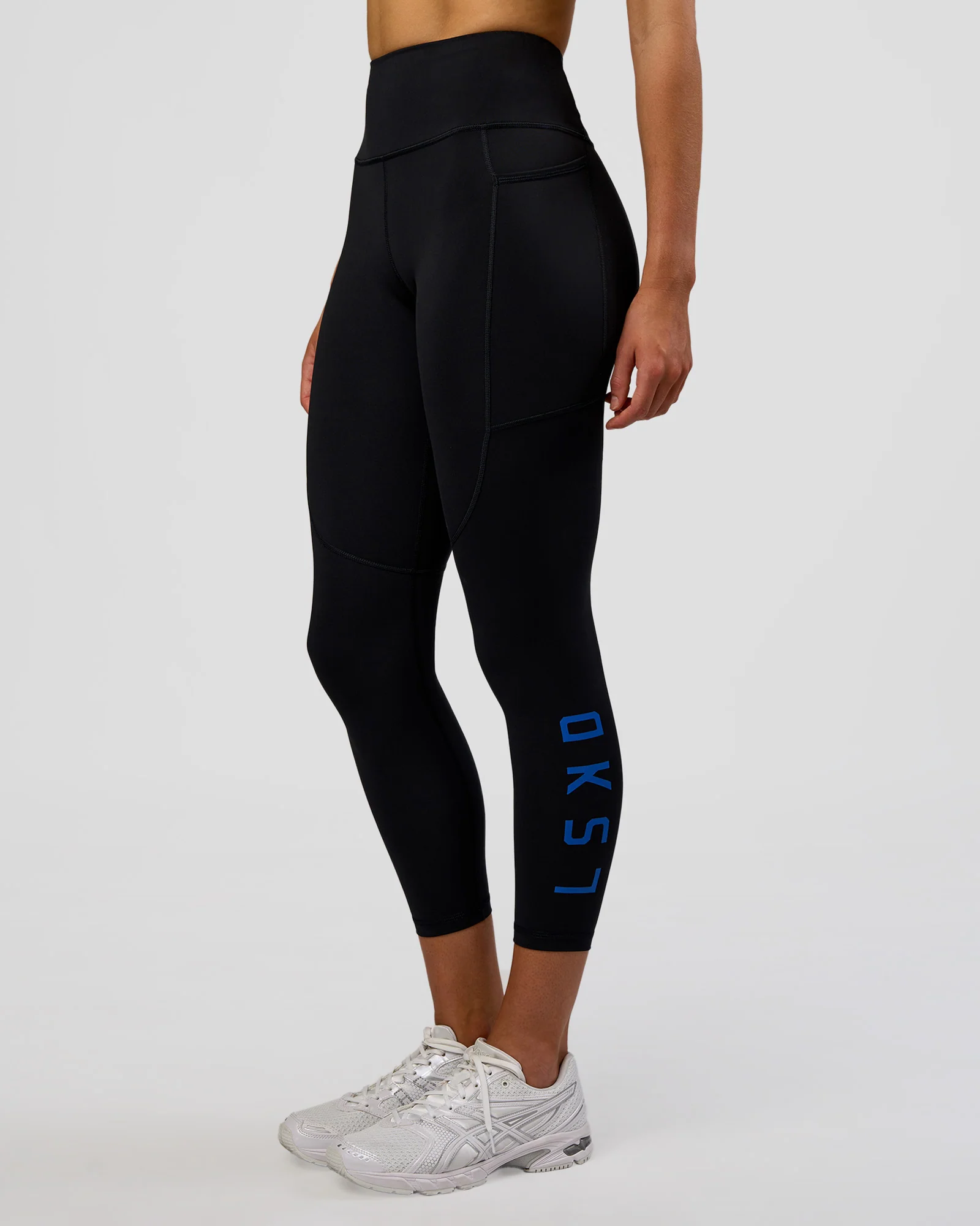 11491-rep-ultra-high-rise-7-8-legging-pockets-black-electric-indigo-1.webp Rep Ultra High-Rise 7/8 Legging Pockets - Black-Electric Indigo