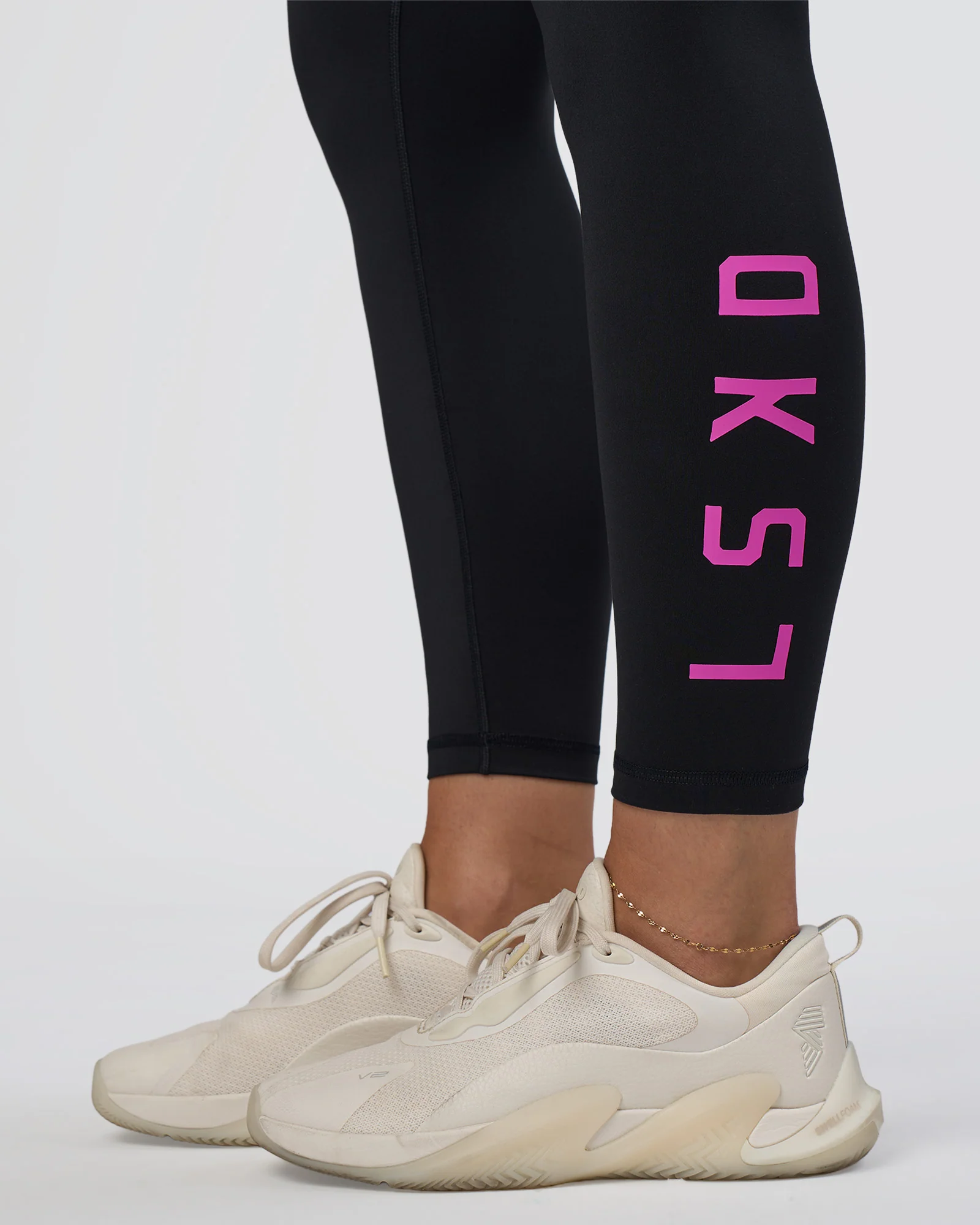 11500-rep-ultra-high-rise-7-8-legging-pockets-black-ultra-fuchsia-6.webp Rep Ultra High-Rise 7/8 Legging Pockets - Black-Ultra Fuchsia