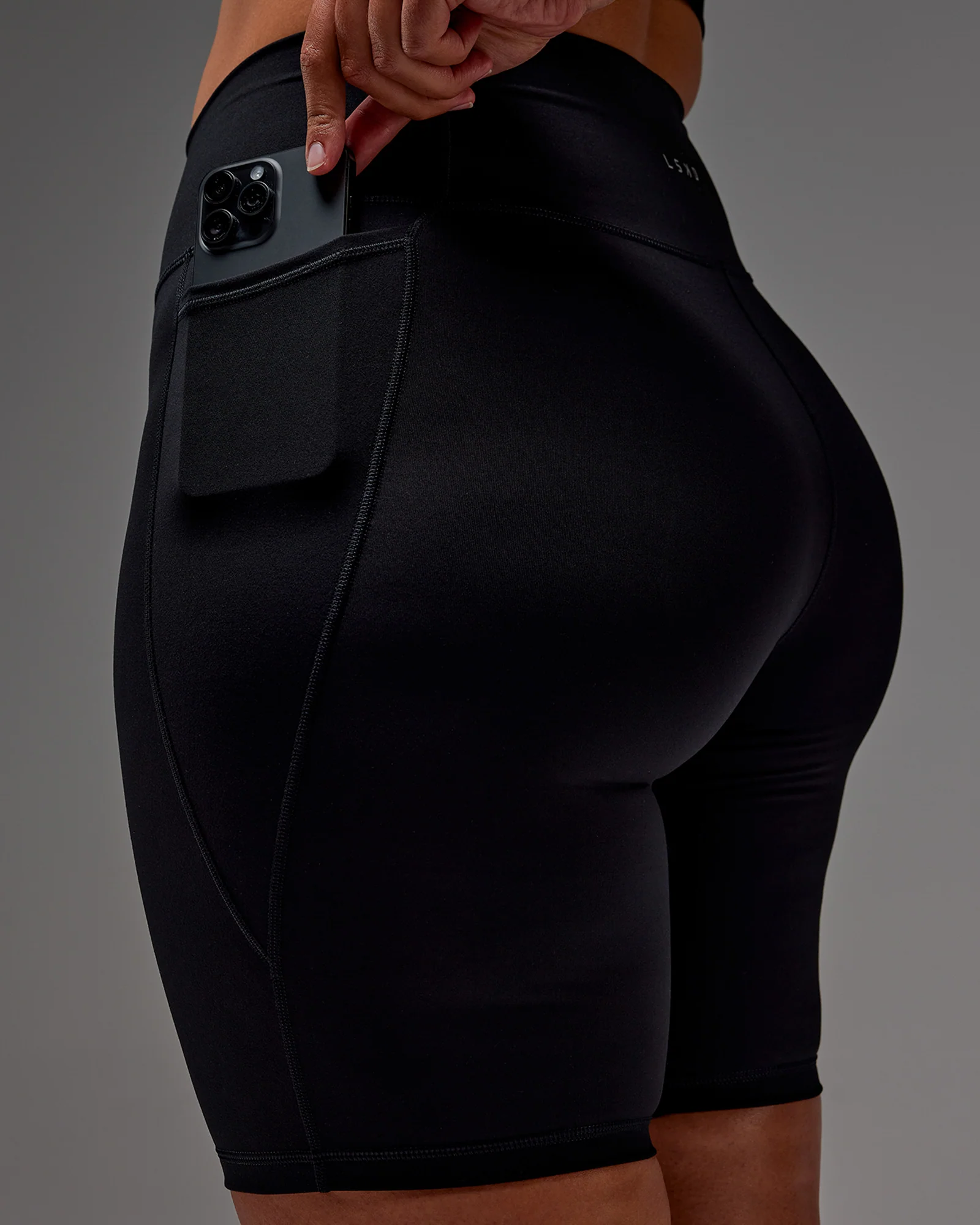 11657-fusion-ultra-high-rise-9-short-pockets-black-35.webp Fusion Ultra High-Rise 9" Short Pockets - Black