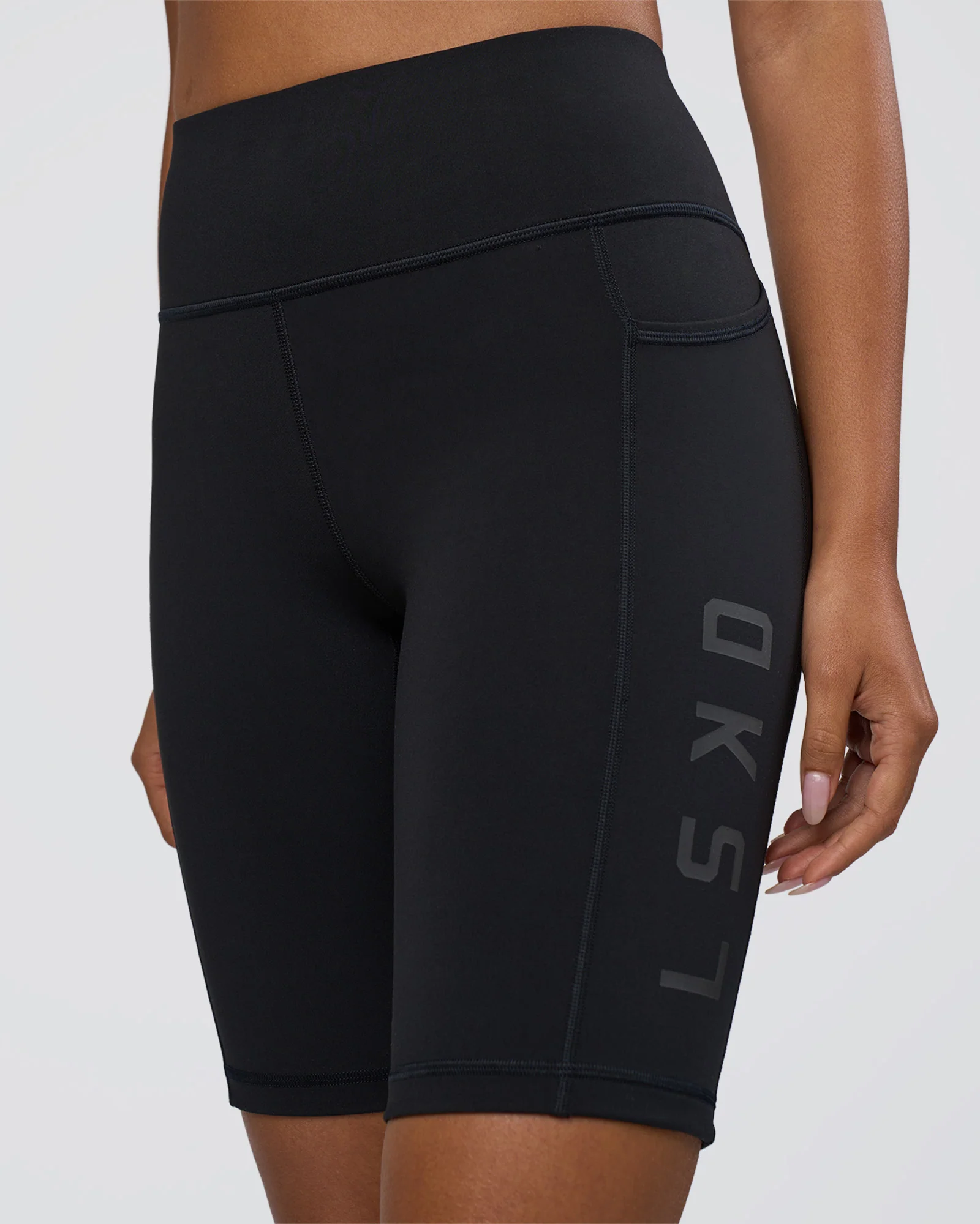 11666-rep-ultra-high-rise-9-short-pockets-black-black-6.webp Rep Ultra High-Rise 9" Short Pockets - Black-Black