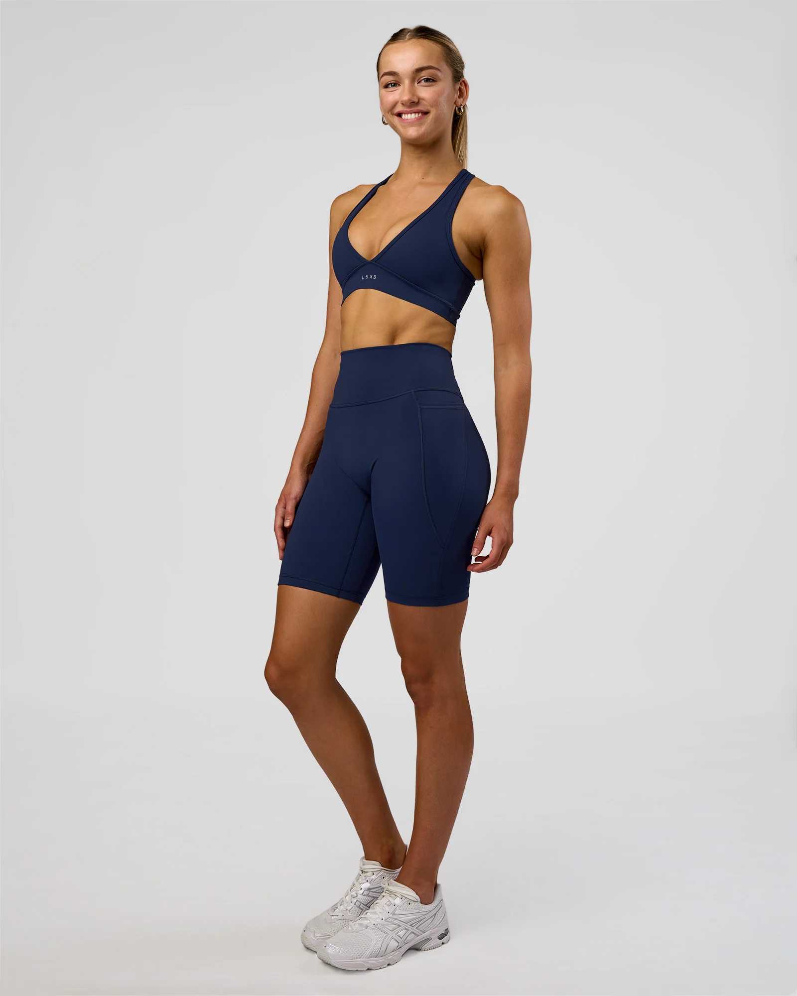 11675-fusion-ultra-high-rise-9-short-pockets-future-navy-4.webp Fusion Ultra High-Rise 9" Short Pockets - Future Navy
