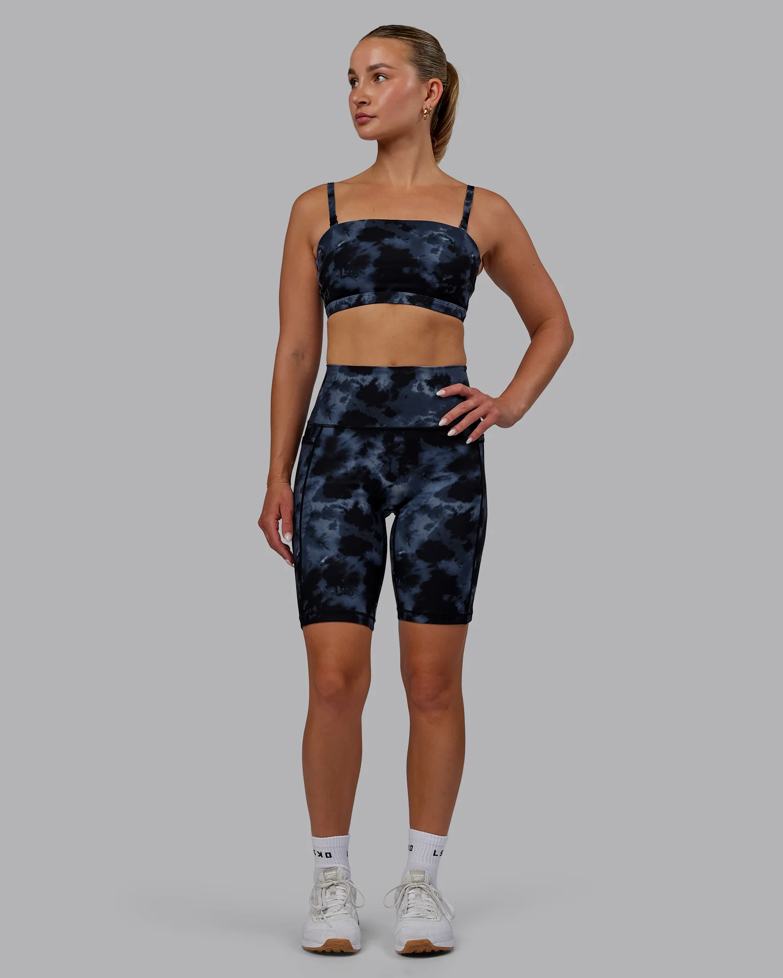 11738-fusion-ultra-high-rise-9-short-pockets-tie-dye-midnight-2.webp Fusion Ultra High-Rise 9" Short Pockets - Tie Dye-Midnight