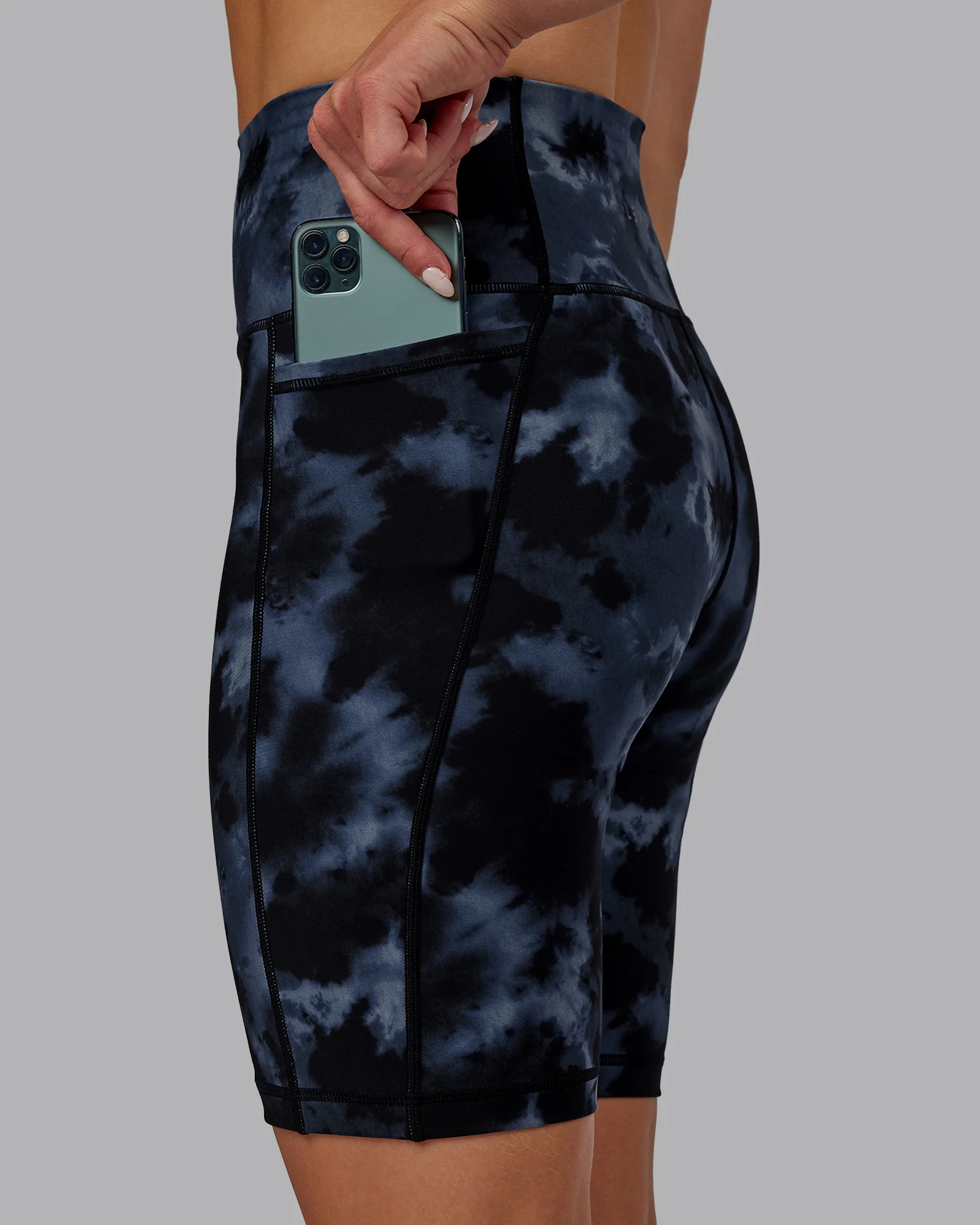 11738-fusion-ultra-high-rise-9-short-pockets-tie-dye-midnight-3.webp Fusion Ultra High-Rise 9" Short Pockets - Tie Dye-Midnight