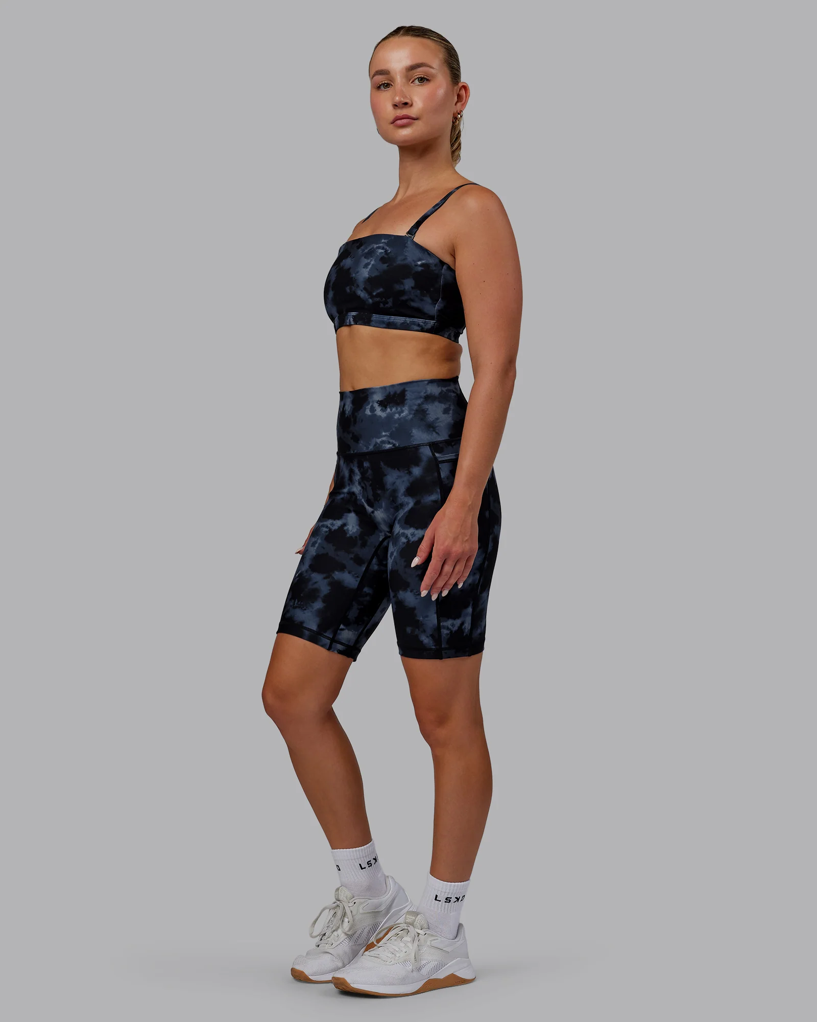 11738-fusion-ultra-high-rise-9-short-pockets-tie-dye-midnight-5.webp Fusion Ultra High-Rise 9" Short Pockets - Tie Dye-Midnight