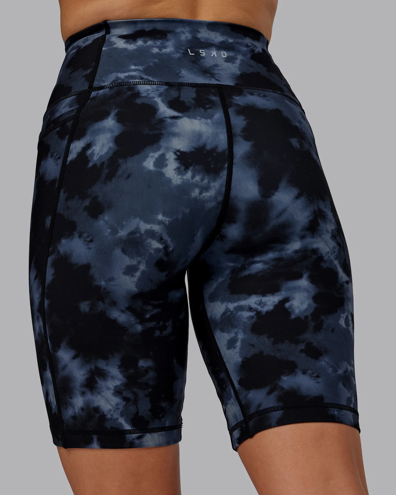 11738-fusion-ultra-high-rise-9-short-pockets-tie-dye-midnight-7.webp Fusion Ultra High-Rise 9" Short Pockets - Tie Dye-Midnight