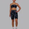 11738-fusion-ultra-high-rise-9-short-pockets-tie-dye-midnight-8.webp Fusion Ultra High-Rise 9" Short Pockets - Tie Dye-Midnight