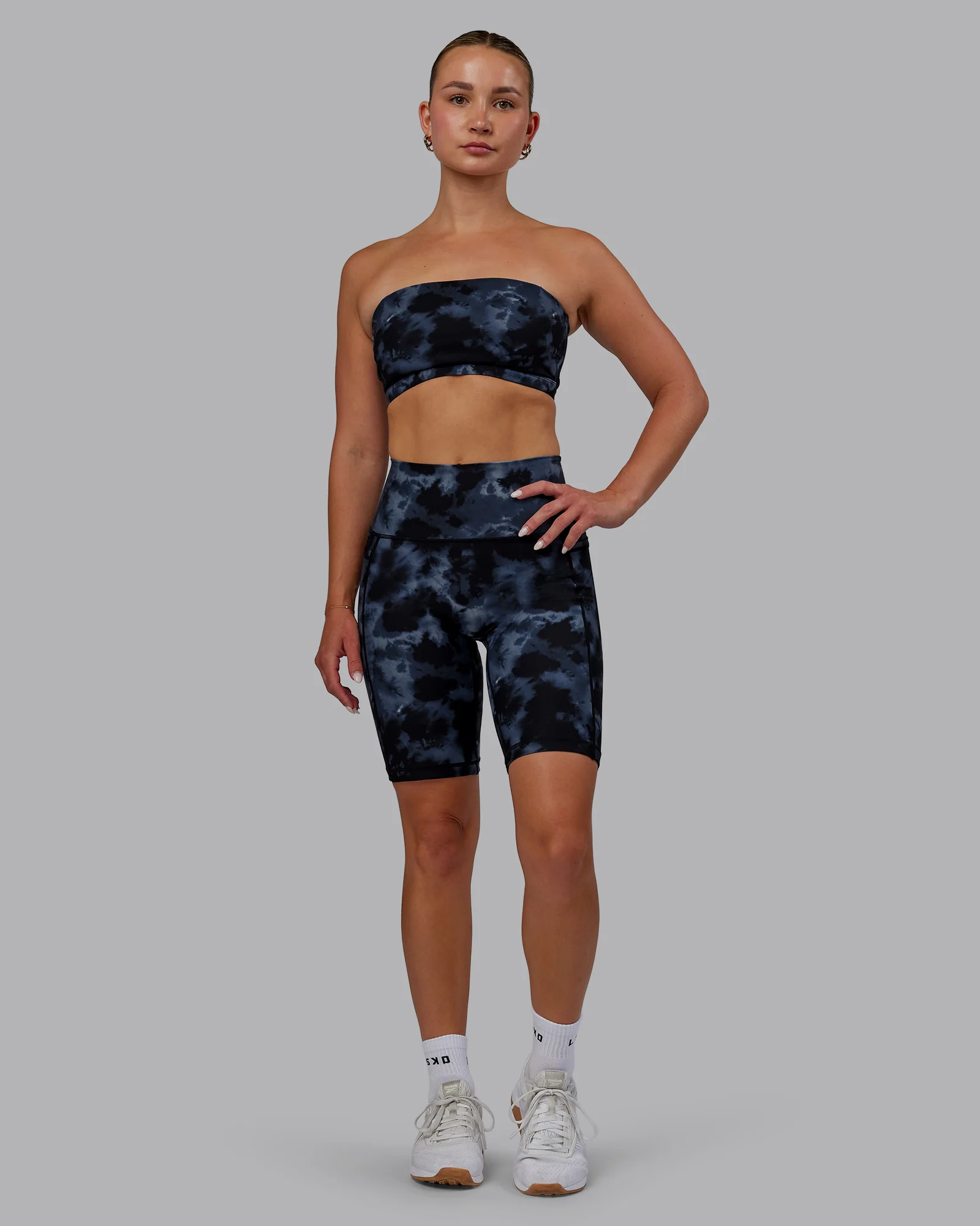 11738-fusion-ultra-high-rise-9-short-pockets-tie-dye-midnight-8.webp Fusion Ultra High-Rise 9" Short Pockets - Tie Dye-Midnight