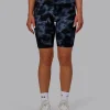 11738-fusion-ultra-high-rise-9-short-pockets-tie-dye-midnight-9.webp Fusion Ultra High-Rise 9" Short Pockets - Tie Dye-Midnight