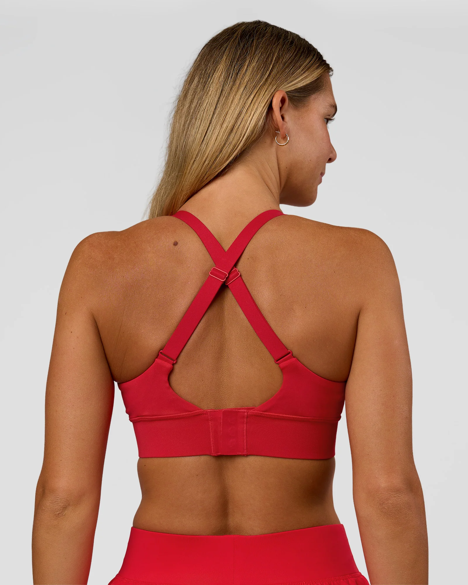 1174-accelerate-sports-bra-scarlet-2.webp Accelerate Sports Bra - Scarlet