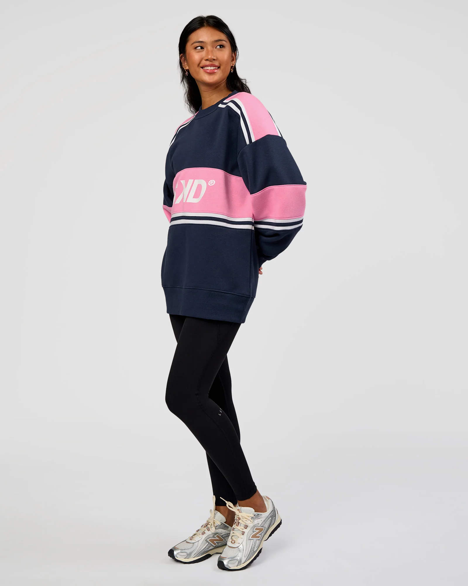 11747-a-team-sweater-oversize-future-navy-candy-pink-5.webp A-Team Sweater Oversize - Future Navy-Candy Pink