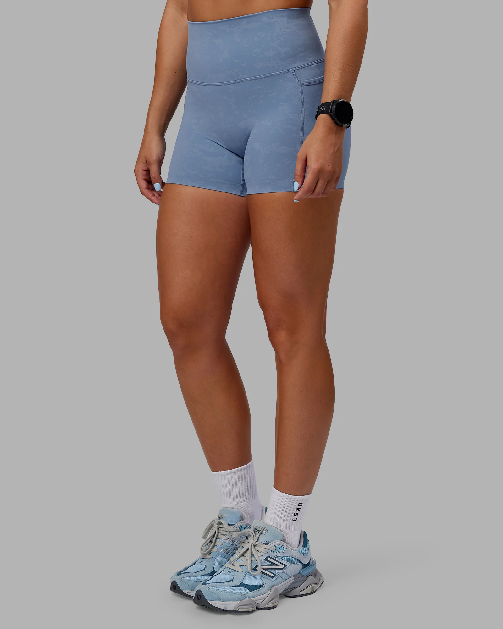 11810-abs-elixir-ultra-high-rise-4-short-pockets-infinity-mirage-8.webp Abs Elixir Ultra High-Rise 4" Short Pockets - Infinity Mirage