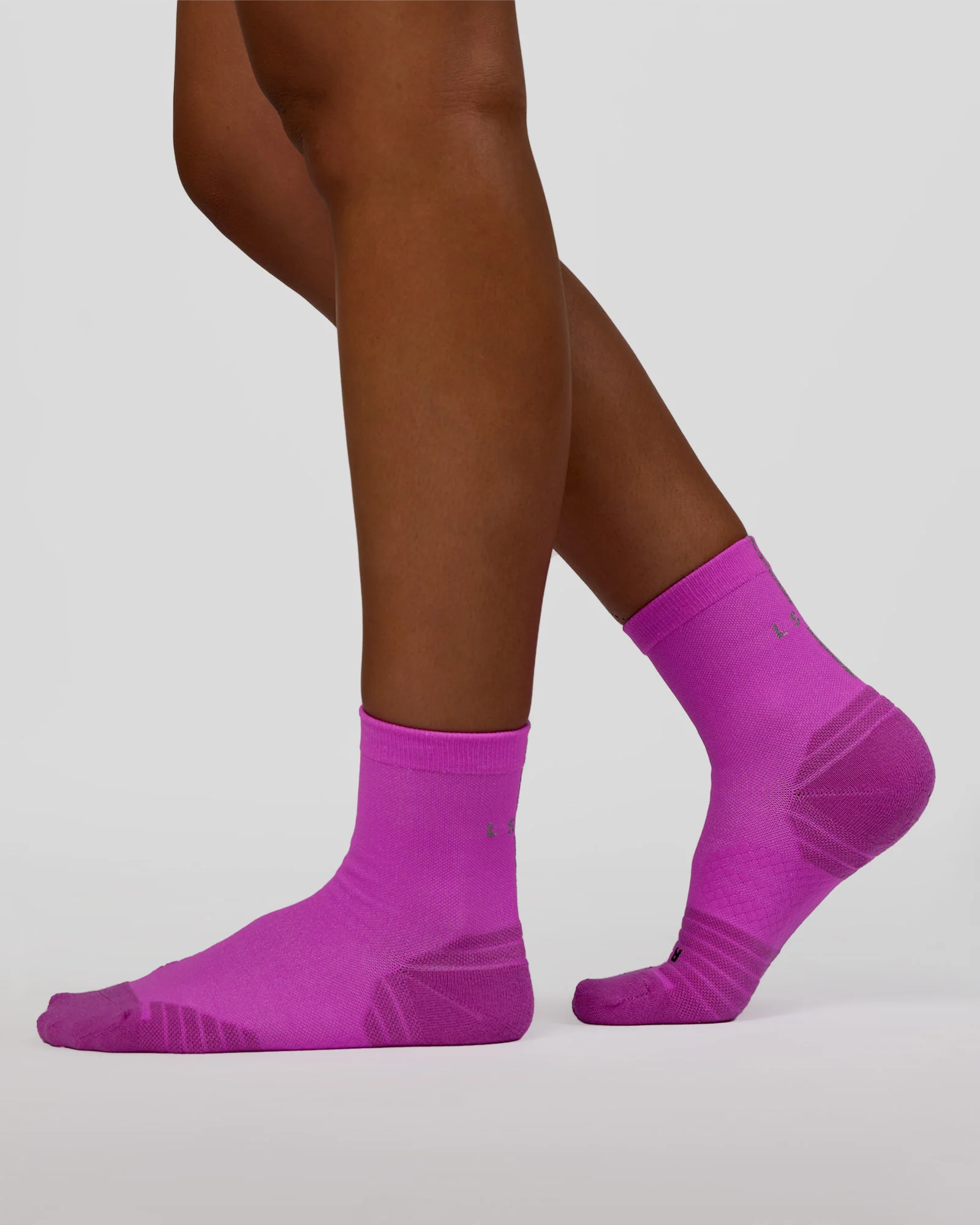 11900-race-fast-performance-quarter-socks-ultra-fuchsia-reflective-2.webp Race Fast Performance Quarter Socks - Ultra Fuchsia-Reflective