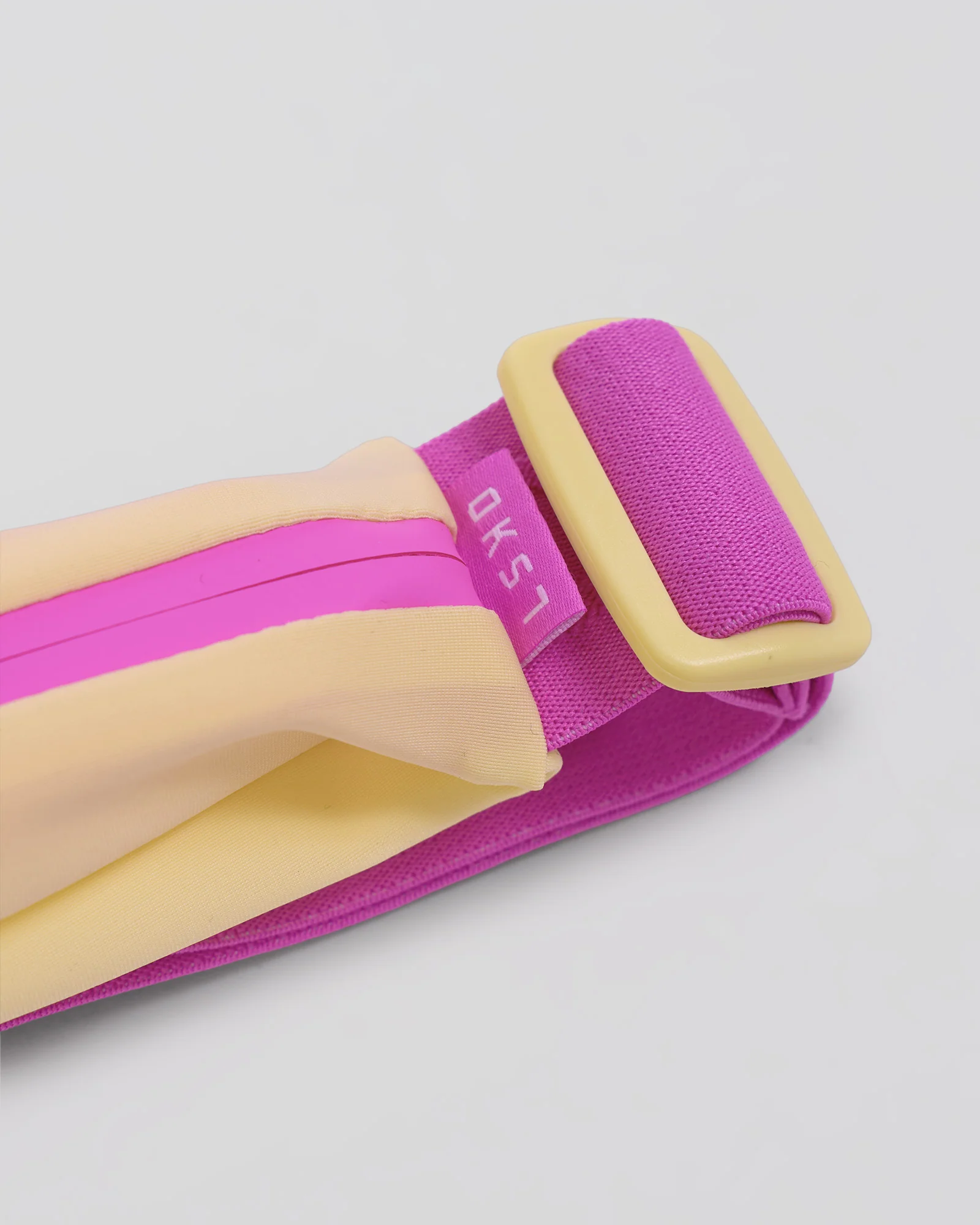 11913-rep-run-belt-2.0-yellow-fizz-ultra-fuchsia-6.webp Rep Run Belt 2.0 - Yellow Fizz-Ultra Fuchsia