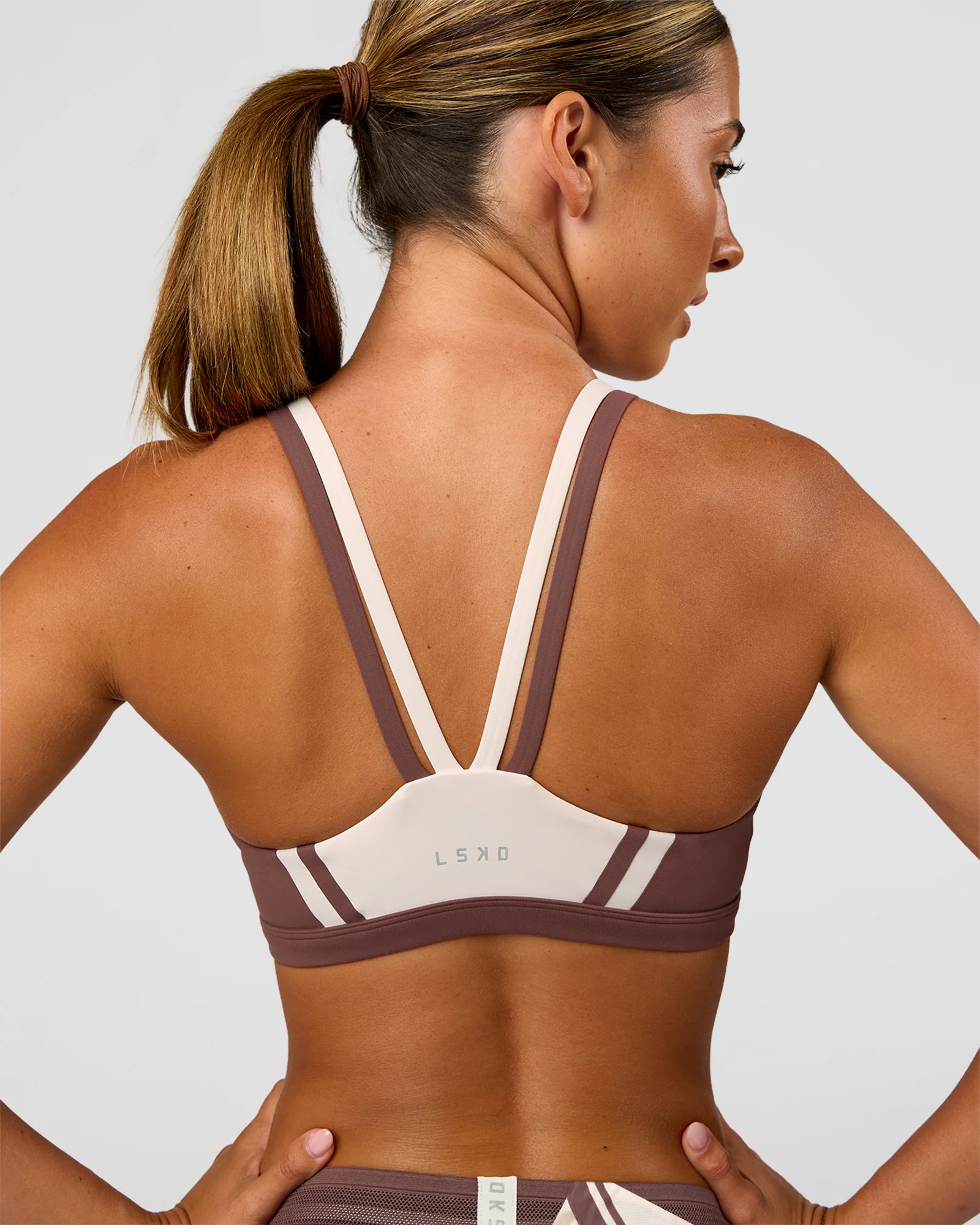 1229-force-sports-bra-cocoa-powder-off-white-2.webp Force Sports Bra - Cocoa Powder-Off White