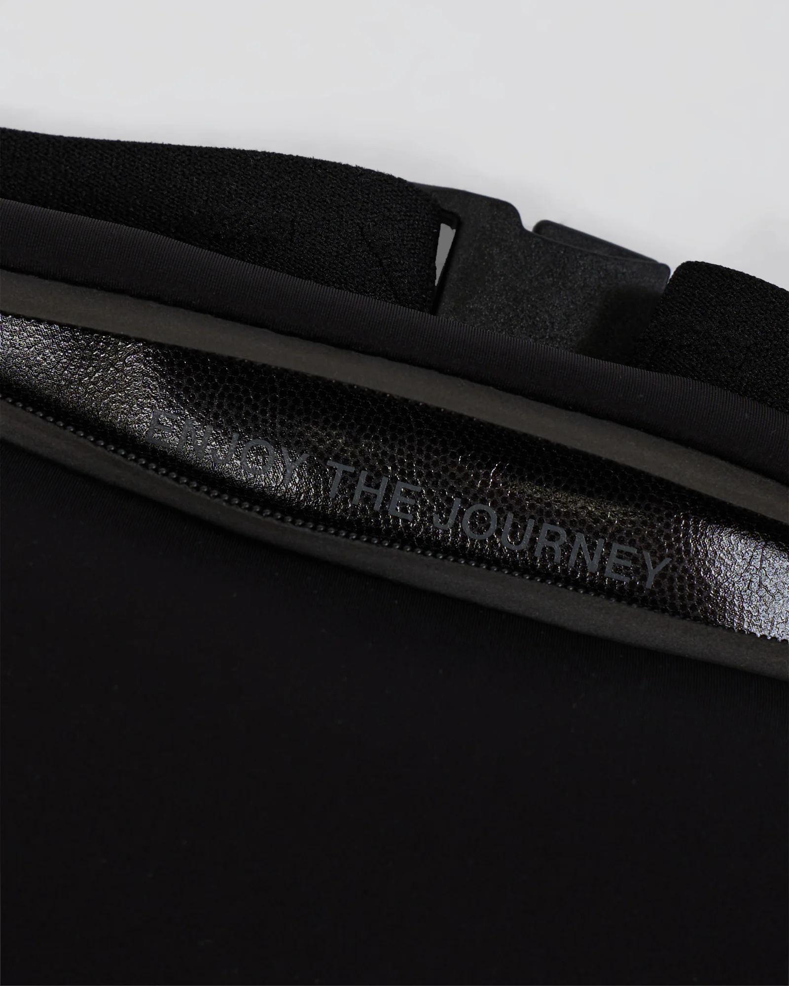 12413-accelerate-run-belt-black-reflective-4.webp Accelerate Run Belt - Black-Reflective