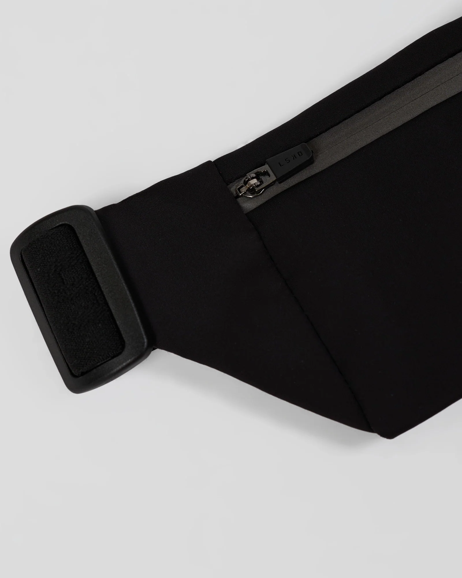12413-accelerate-run-belt-black-reflective-5.webp Accelerate Run Belt - Black-Reflective