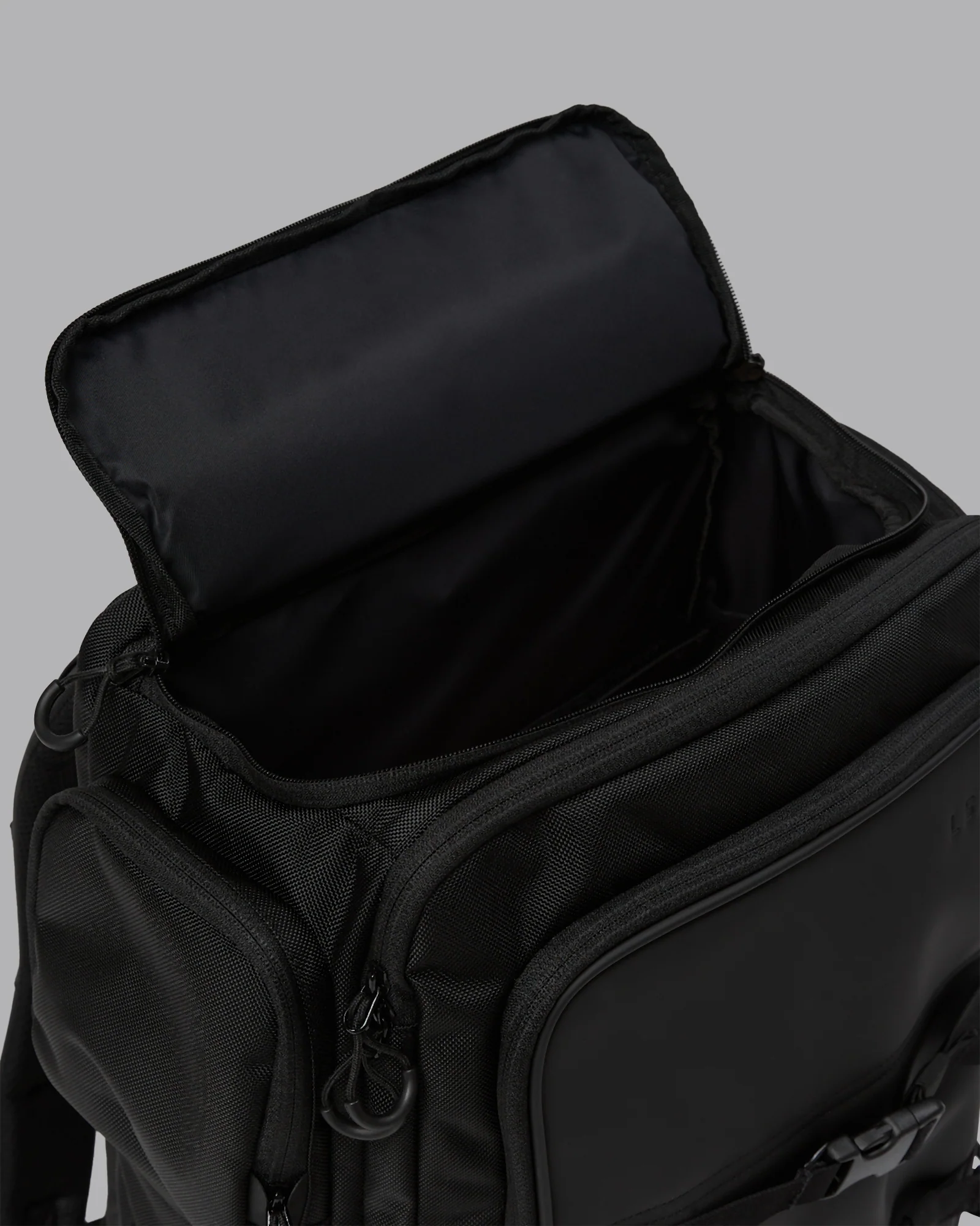 12532-functional-training-backpack-35l-black-16.webp Functional Training Backpack 35L - Black