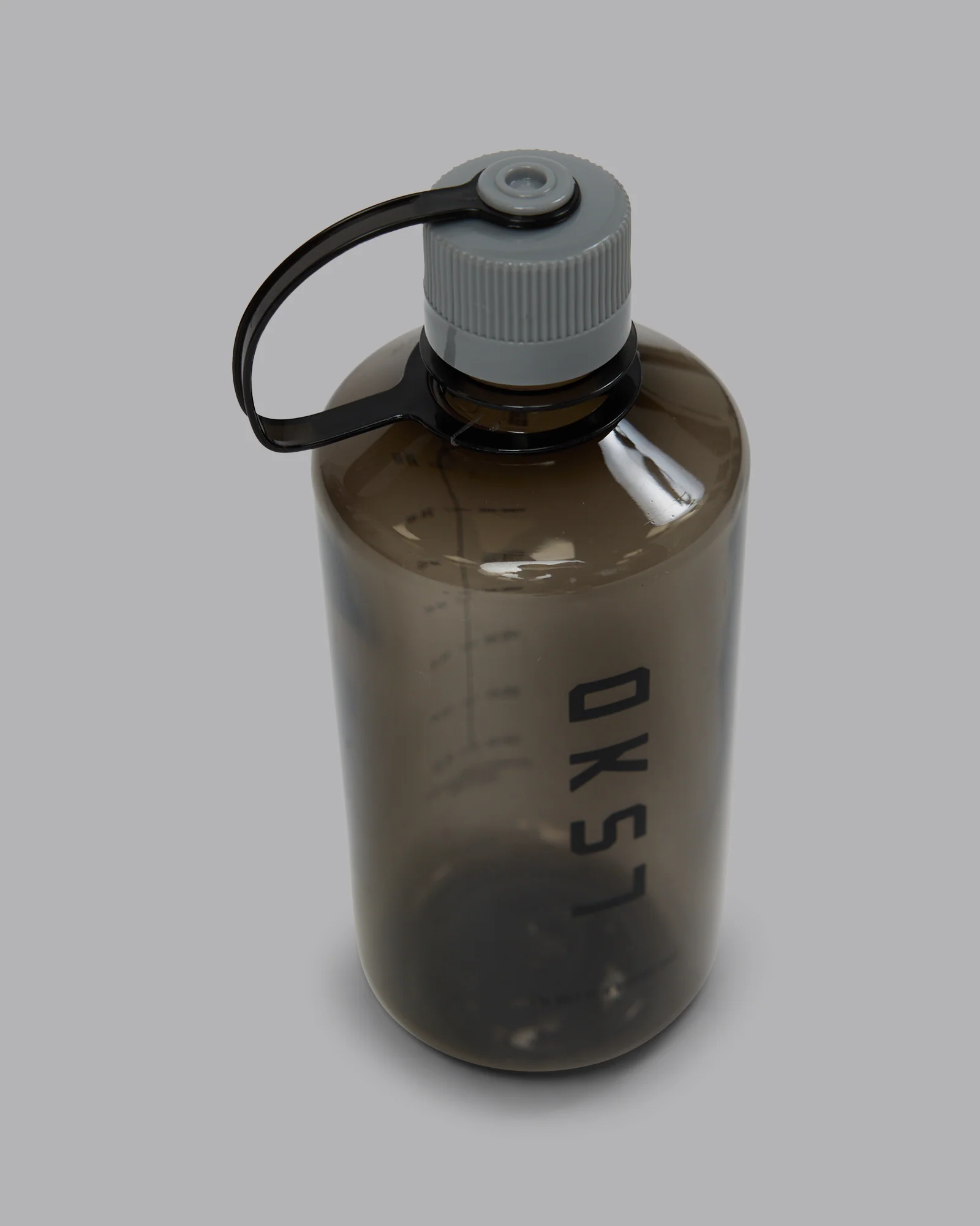 12547-refresh-1l-bottle-pirate-black-light-grey-2.webp Refresh 1L Bottle - Pirate Black-Light Grey