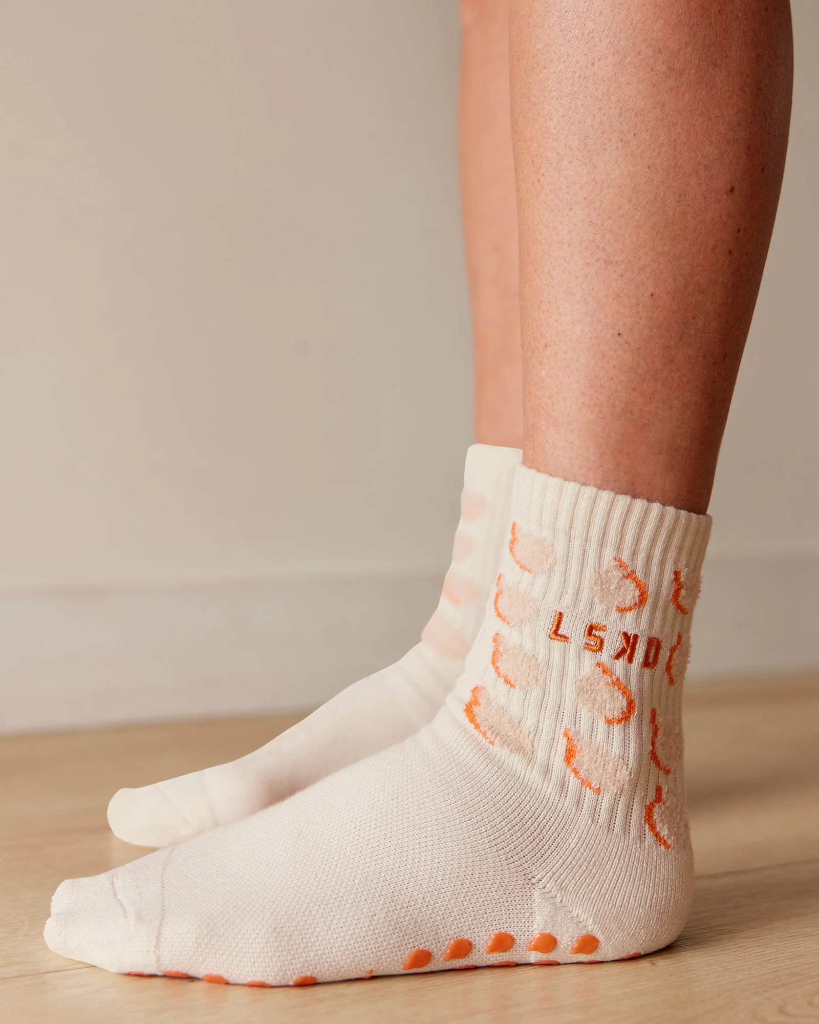 12580-love-peaches-pilates-grip-socks-ivory-orange-3.webp Love Peaches Pilates Grip Socks - Ivory-Orange
