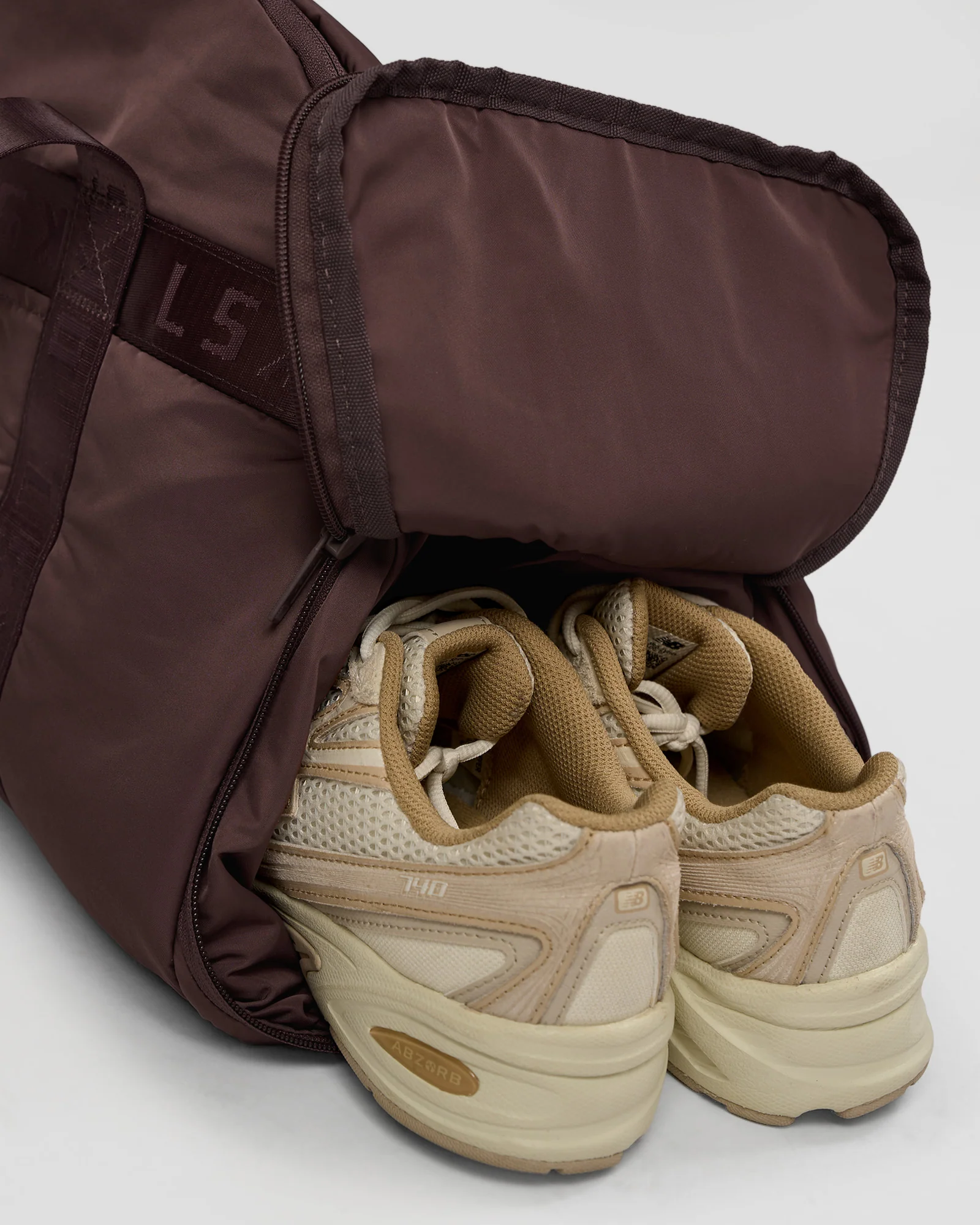 12587-go-to-duffle-bag-cocoa-powder-2.webp Go-To Duffle Bag - Cocoa Powder