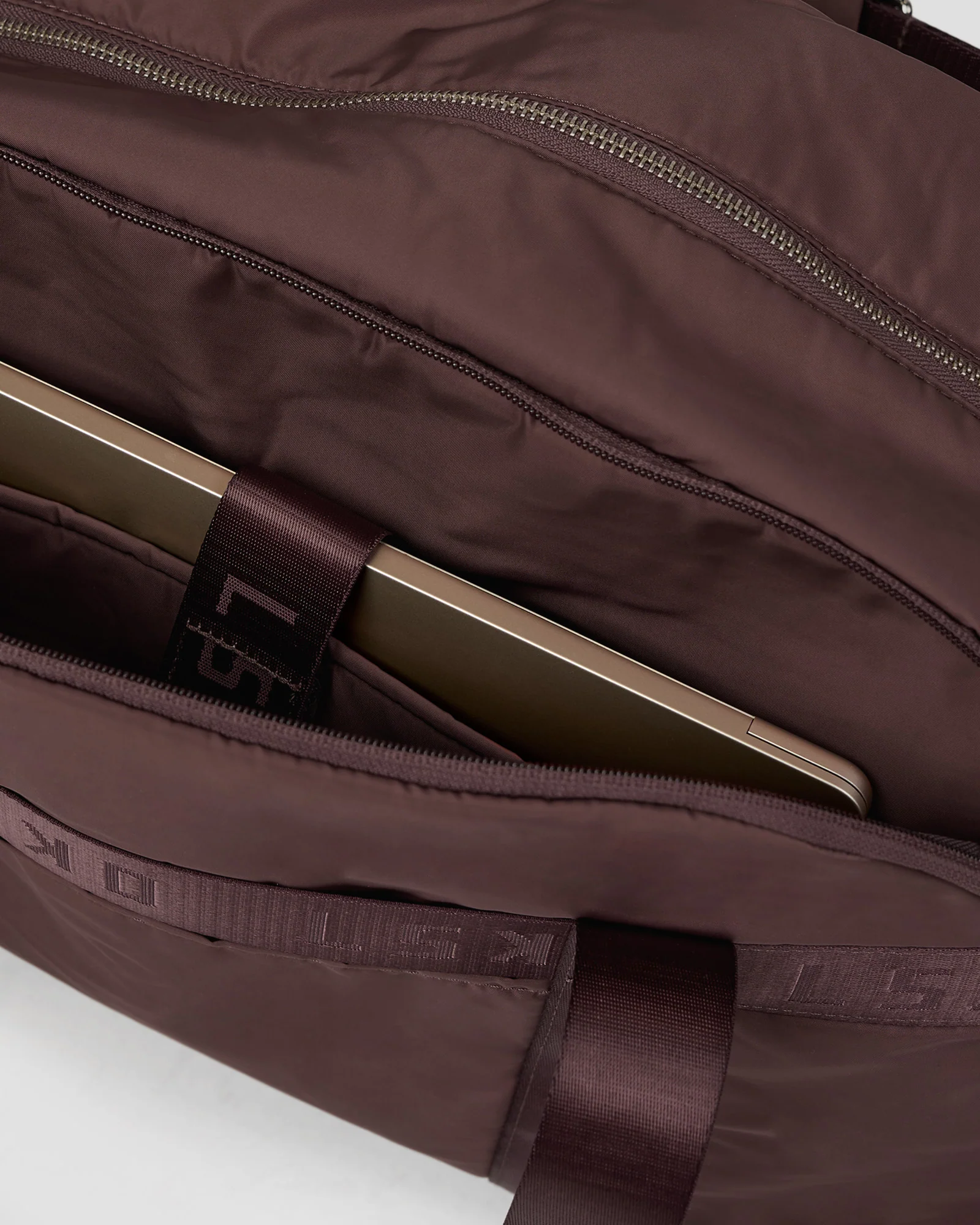 12587-go-to-duffle-bag-cocoa-powder-3.webp Go-To Duffle Bag - Cocoa Powder