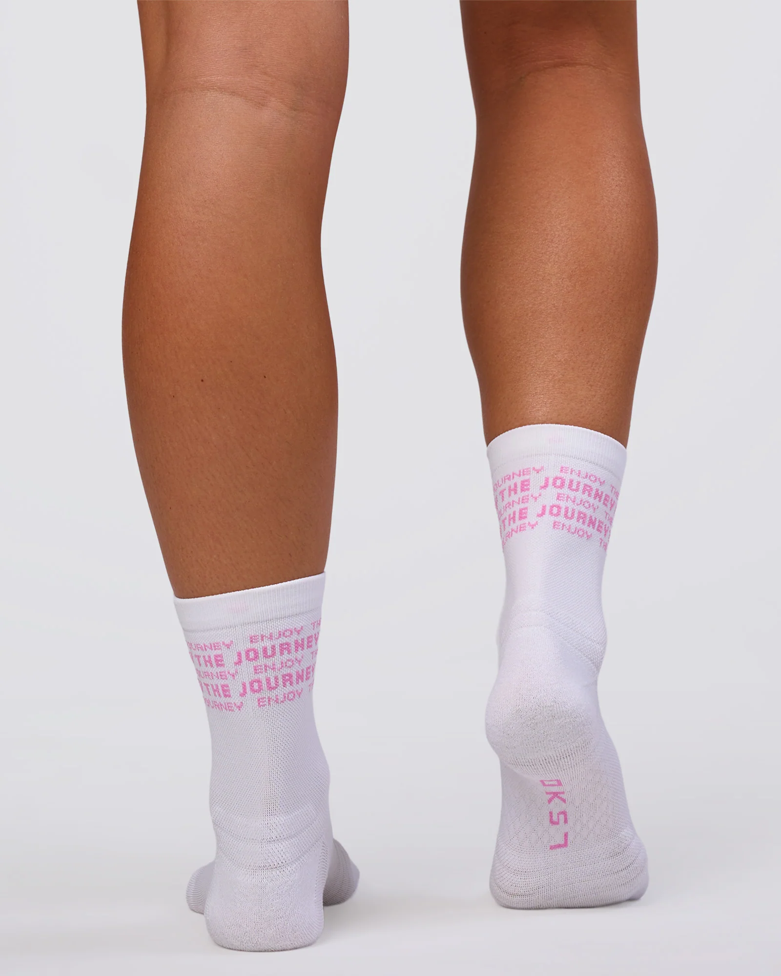 12622-enjoy-the-journey-performance-quarter-socks-white-marshmallow-2.webp Enjoy the Journey Performance Quarter Socks - White-Marshmallow