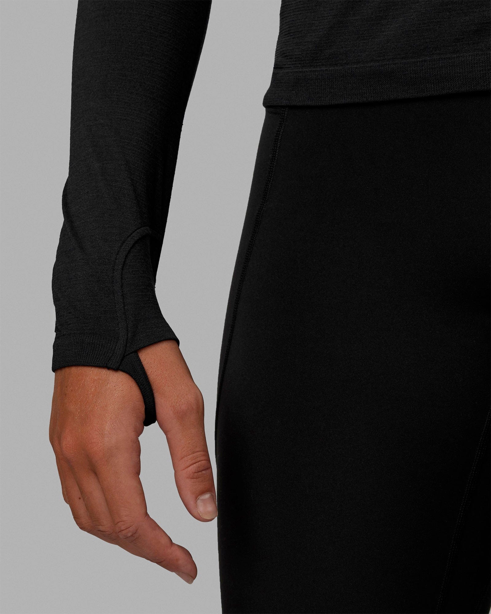 12673-aeroflx-seamless-long-sleeve-tee-black-marl-5.jpg AeroFLX+ Seamless Long Sleeve Tee - Black Marl