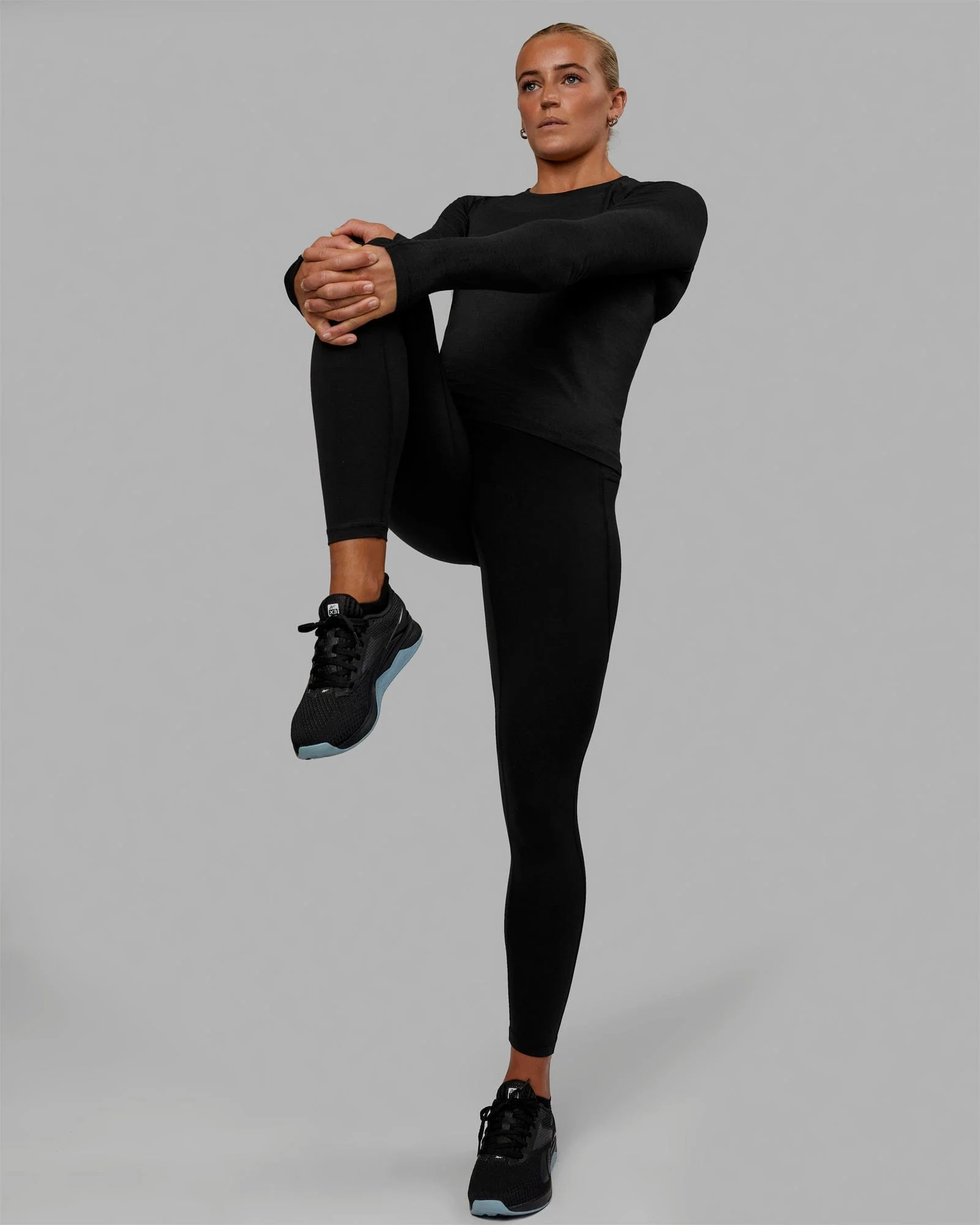 12673-aeroflx-seamless-long-sleeve-tee-black-marl-7.webp AeroFLX+ Seamless Long Sleeve Tee - Black Marl