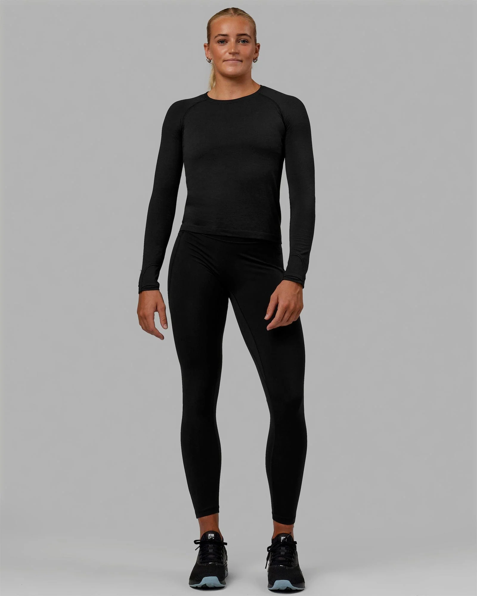 12673-aeroflx-seamless-long-sleeve-tee-black-marl-8.webp AeroFLX+ Seamless Long Sleeve Tee - Black Marl
