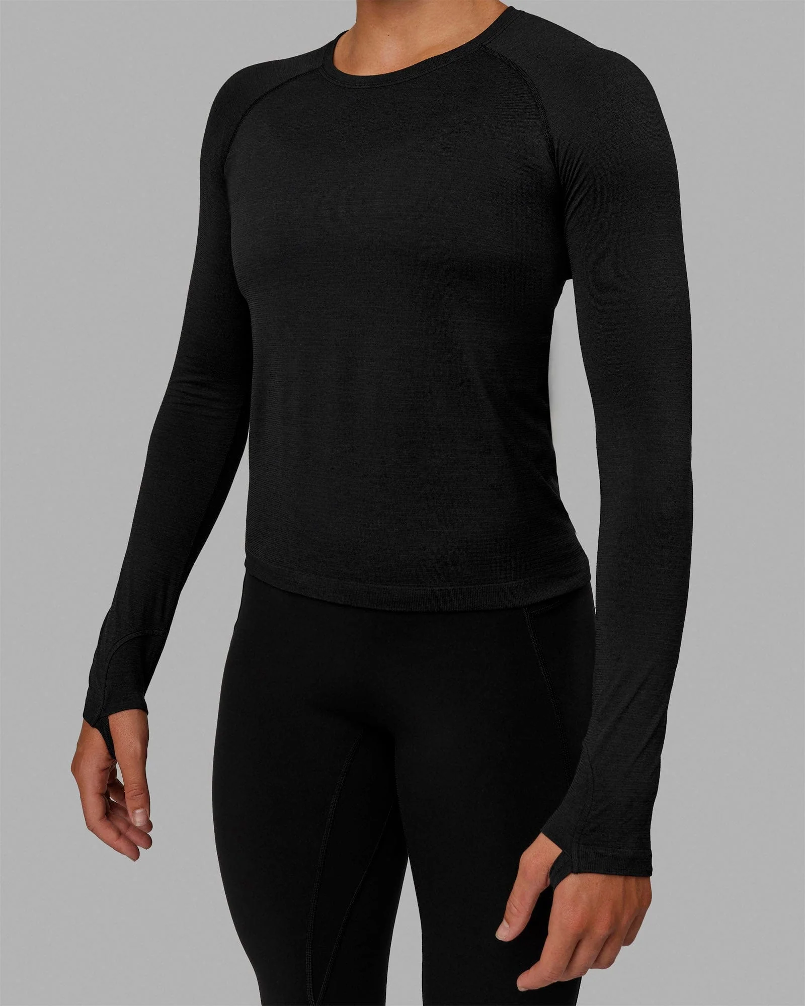 12673-aeroflx-seamless-long-sleeve-tee-black-marl-9.webp AeroFLX+ Seamless Long Sleeve Tee - Black Marl