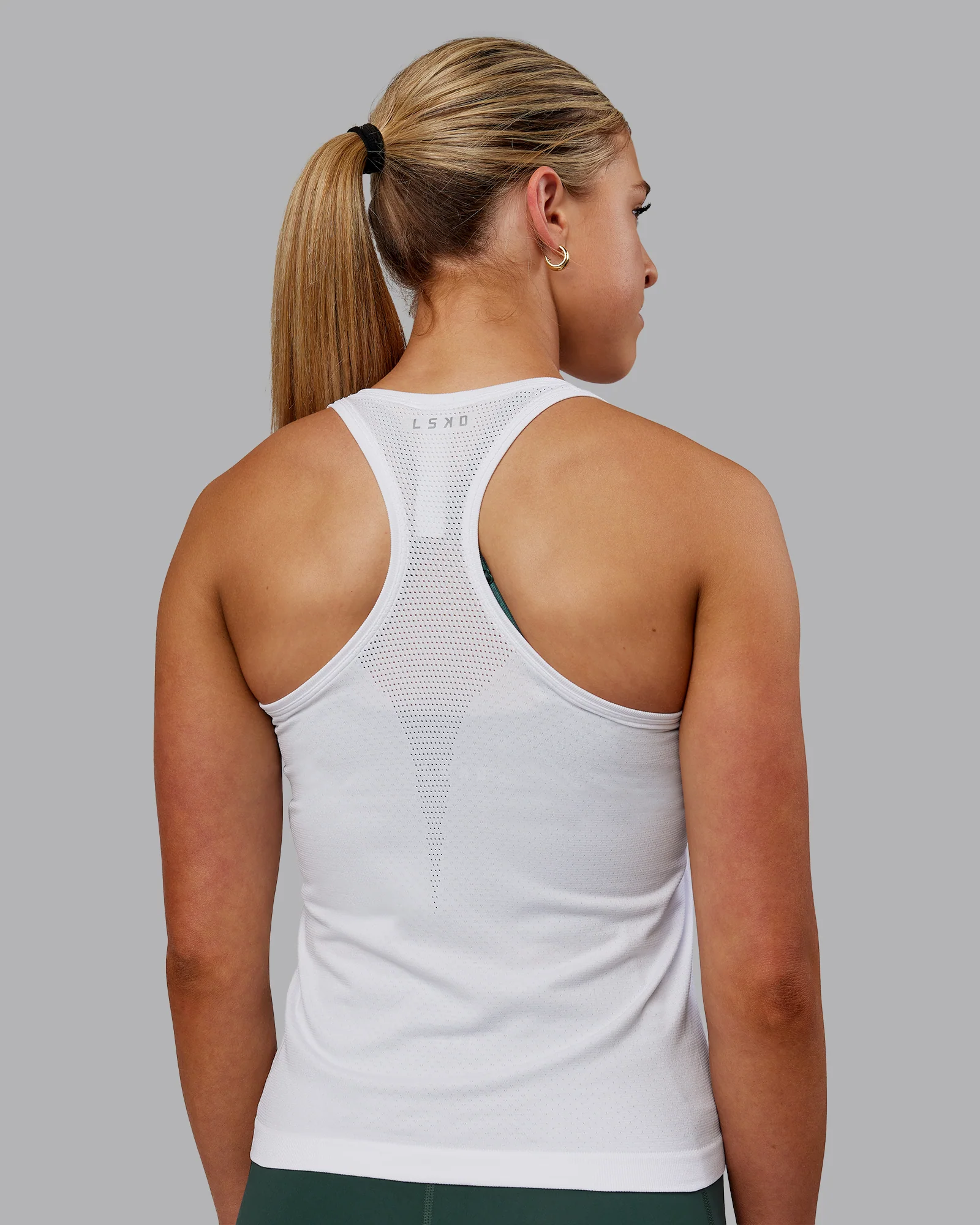 12689-aeroflx-seamless-tank-white-white-3.webp AeroFLX+ Seamless Tank - White/White