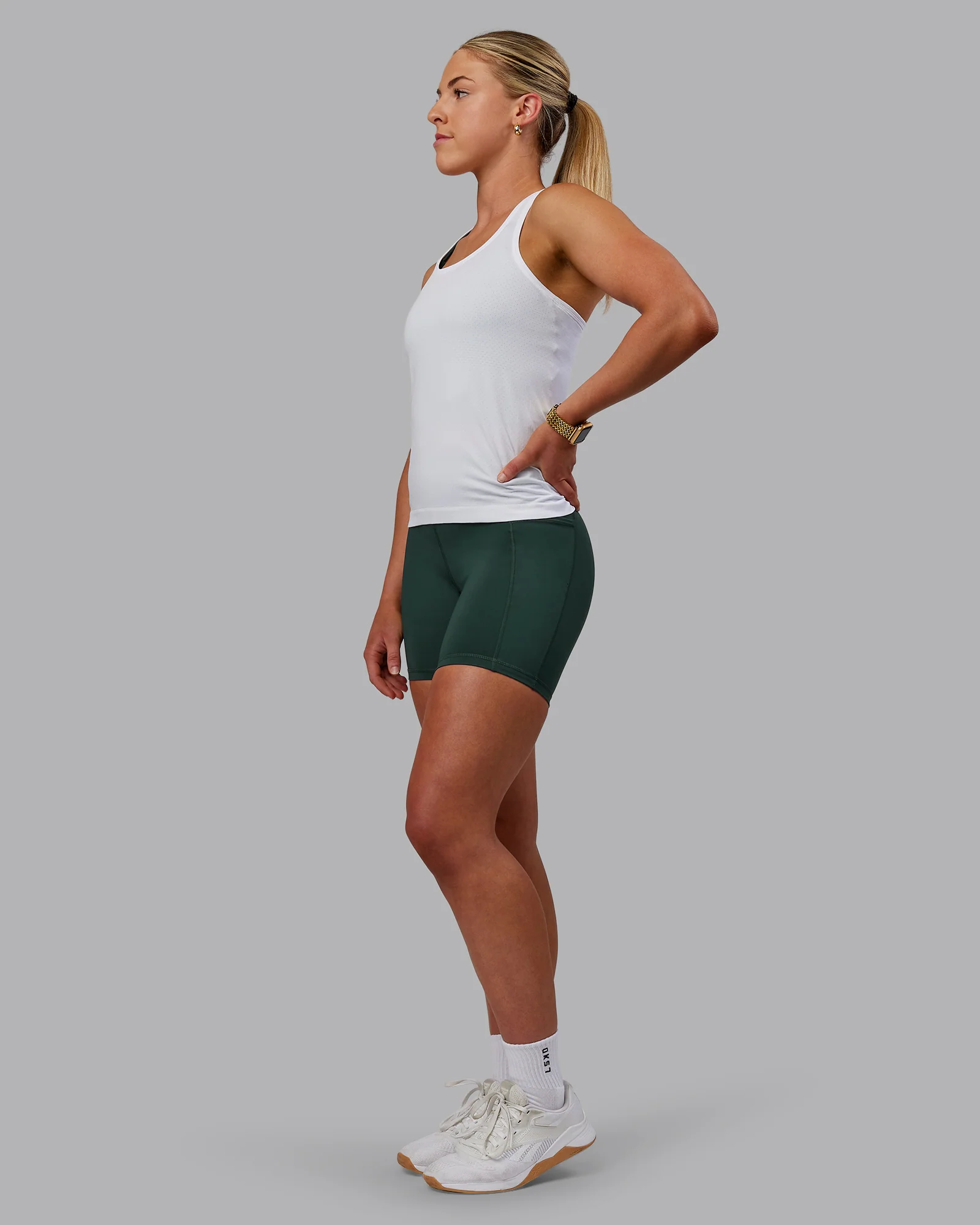 12689-aeroflx-seamless-tank-white-white-5.webp AeroFLX+ Seamless Tank - White/White