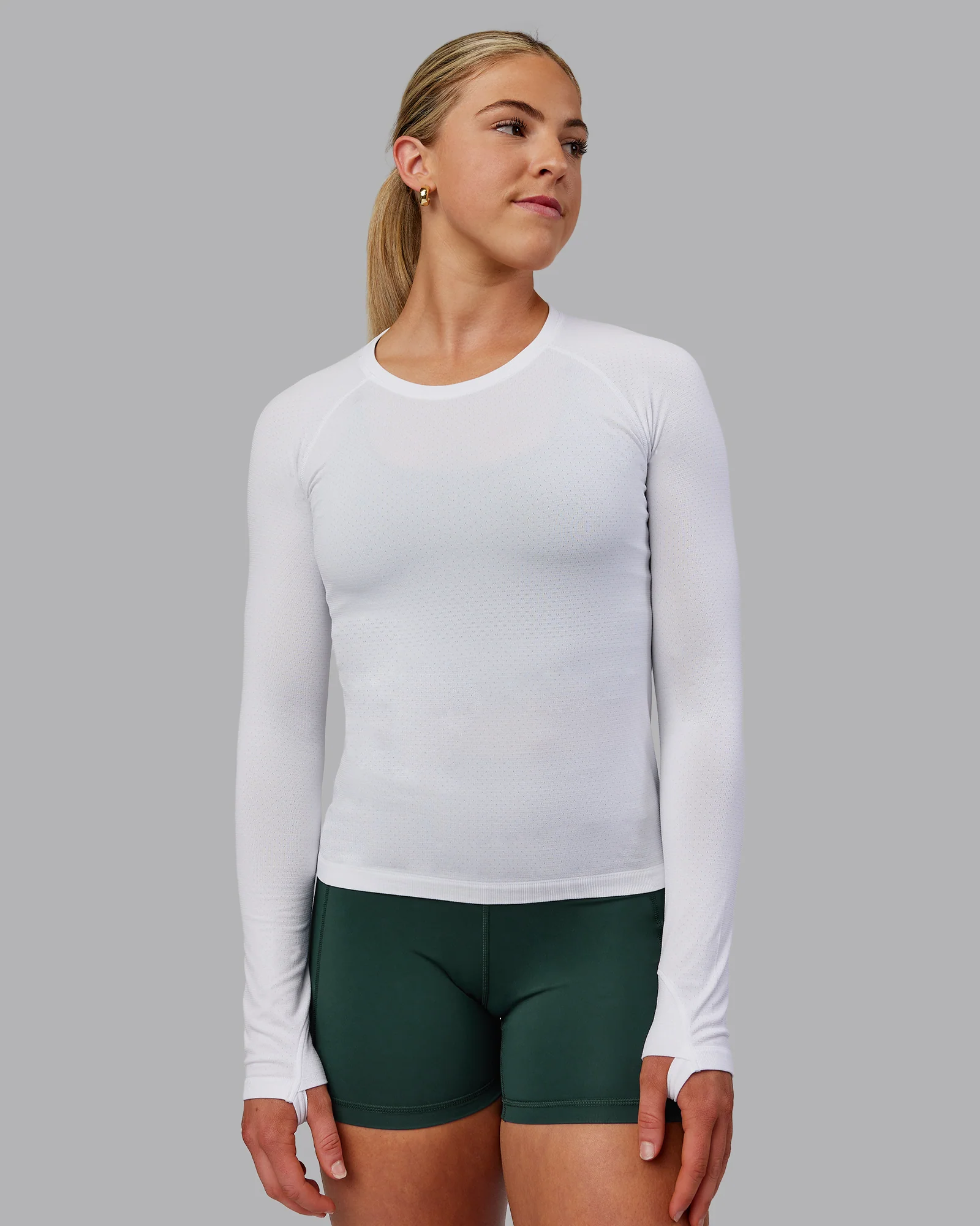 12697-aeroflx-seamless-long-sleeve-tee-white-white-2.webp AeroFLX+ Seamless Long Sleeve Tee - White/White