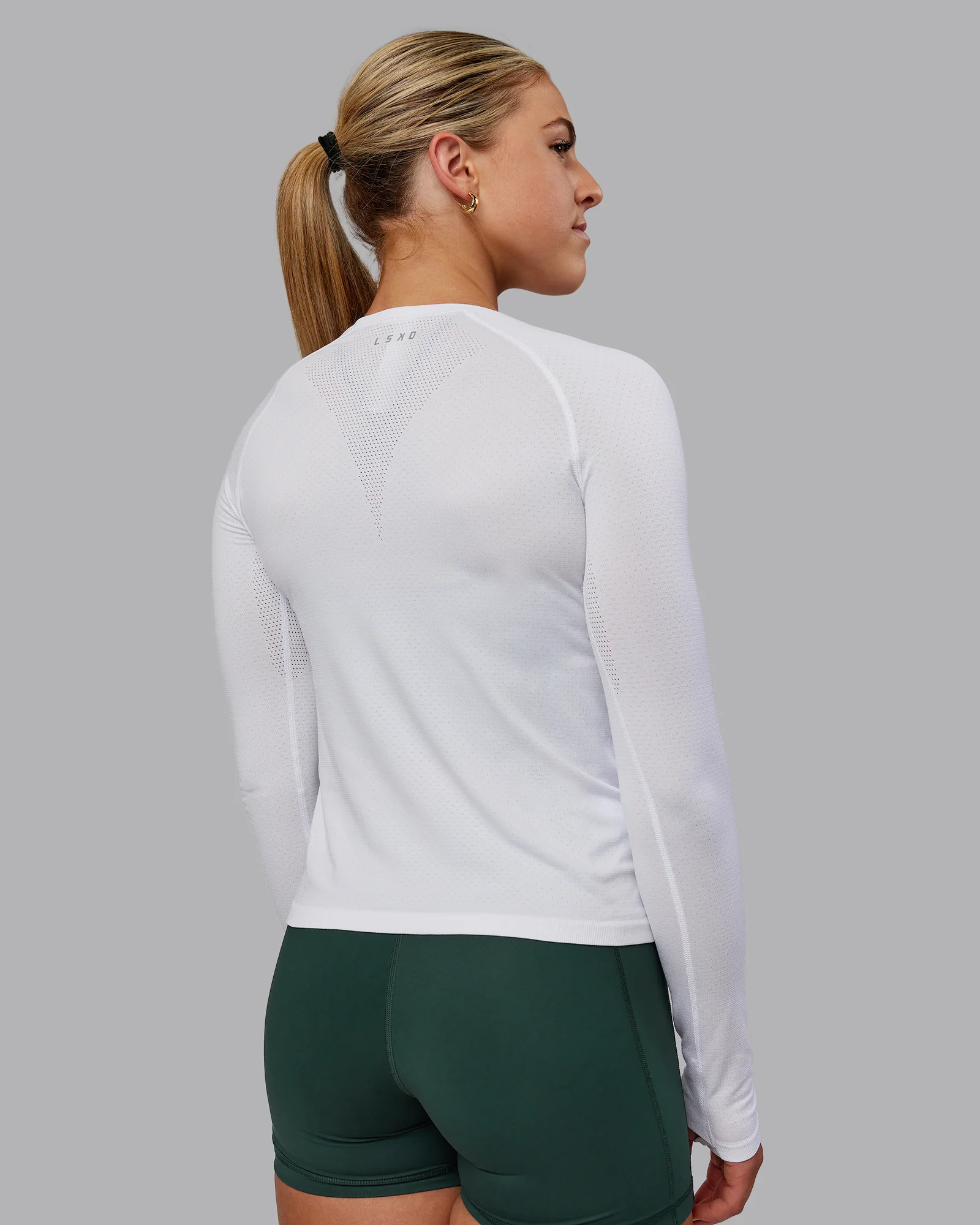 12697-aeroflx-seamless-long-sleeve-tee-white-white-3.webp AeroFLX+ Seamless Long Sleeve Tee - White/White