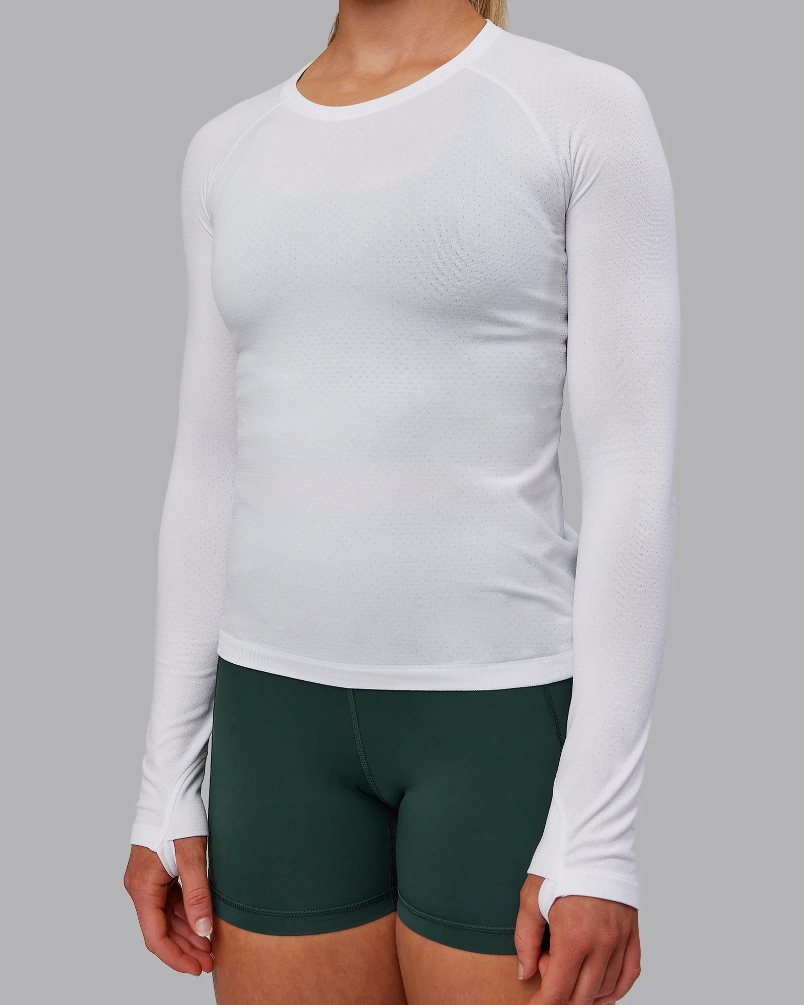 12697-aeroflx-seamless-long-sleeve-tee-white-white-4.webp AeroFLX+ Seamless Long Sleeve Tee - White/White