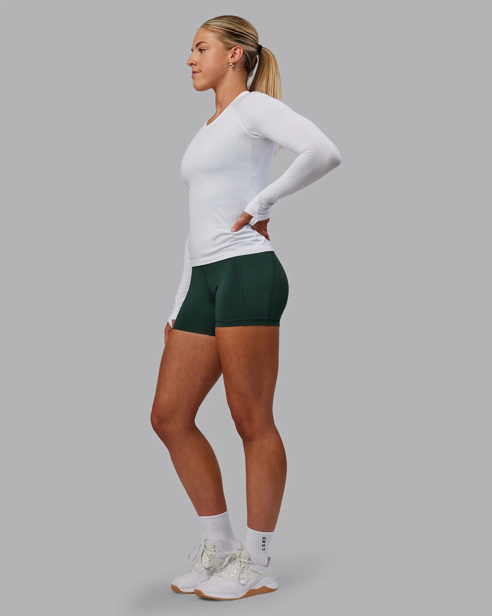 12697-aeroflx-seamless-long-sleeve-tee-white-white-5.webp AeroFLX+ Seamless Long Sleeve Tee - White/White