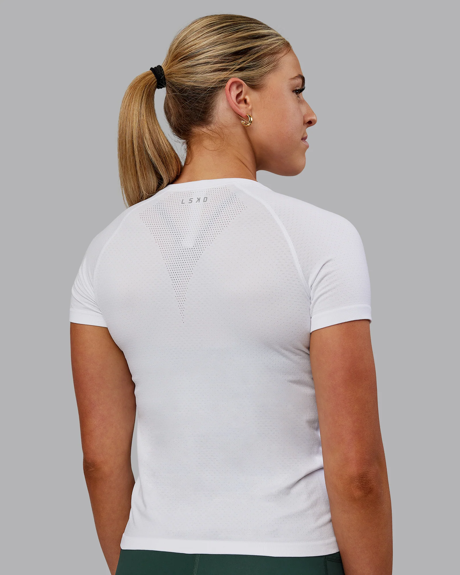 12713-aeroflx-seamless-tee-white-white-4.webp AeroFLX+ Seamless Tee - White/White